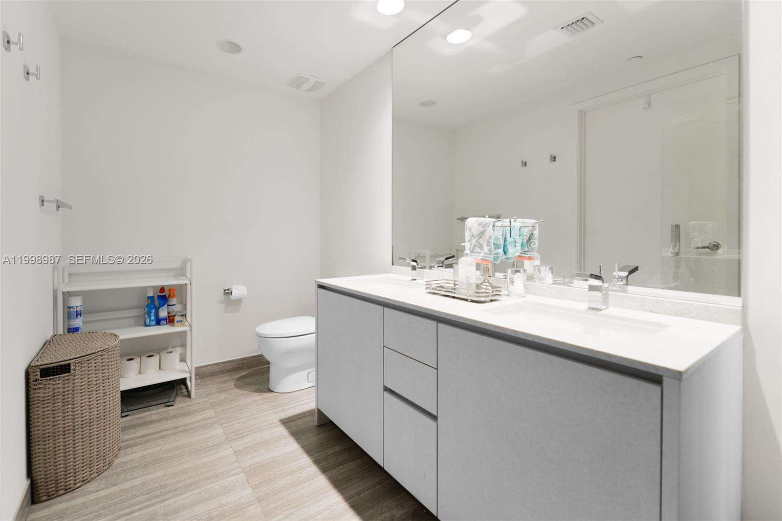 1010 Brickell at 1010 Brickell Ave, Miami, FL 33131 - For Rent photo 11