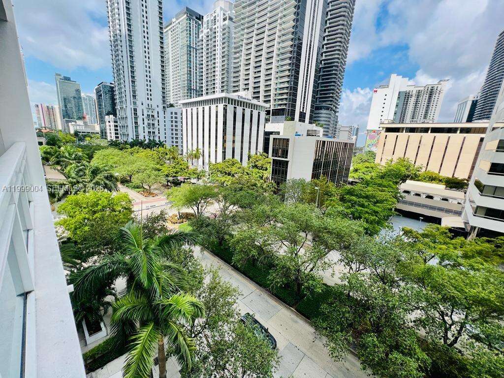 The Plaza On Brickell West at 951 Brickell Ave, Miami, FL 33131 - For Rent photo 1