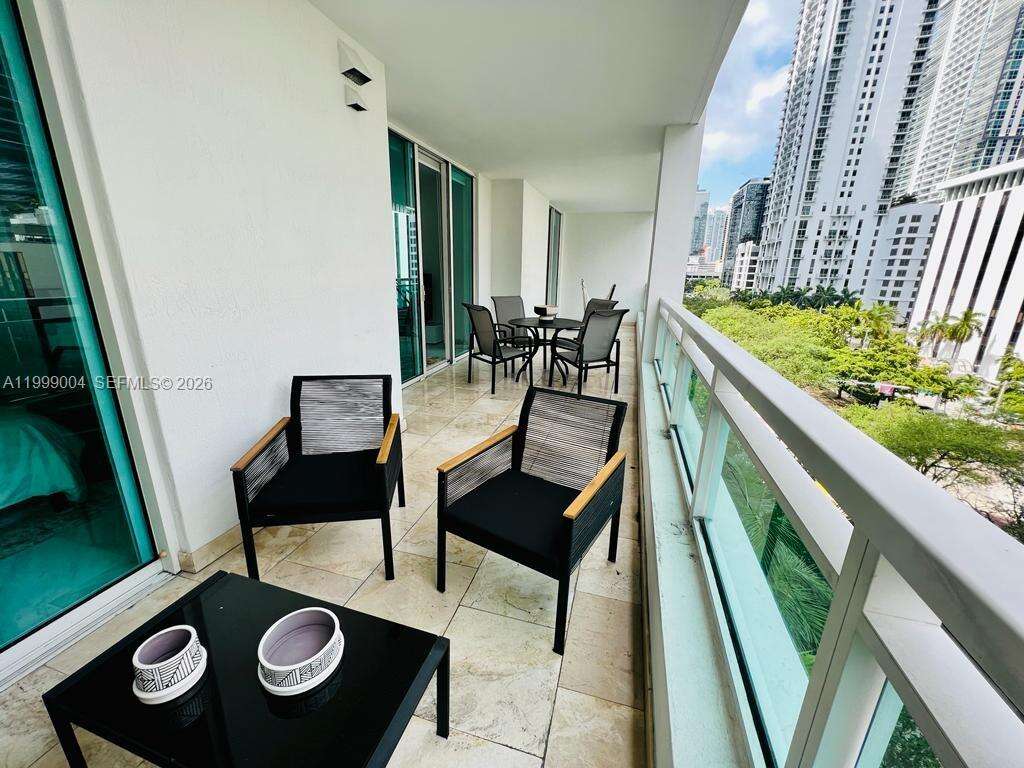 The Plaza On Brickell West at 951 Brickell Ave, Miami, FL 33131 - For Rent photo 15