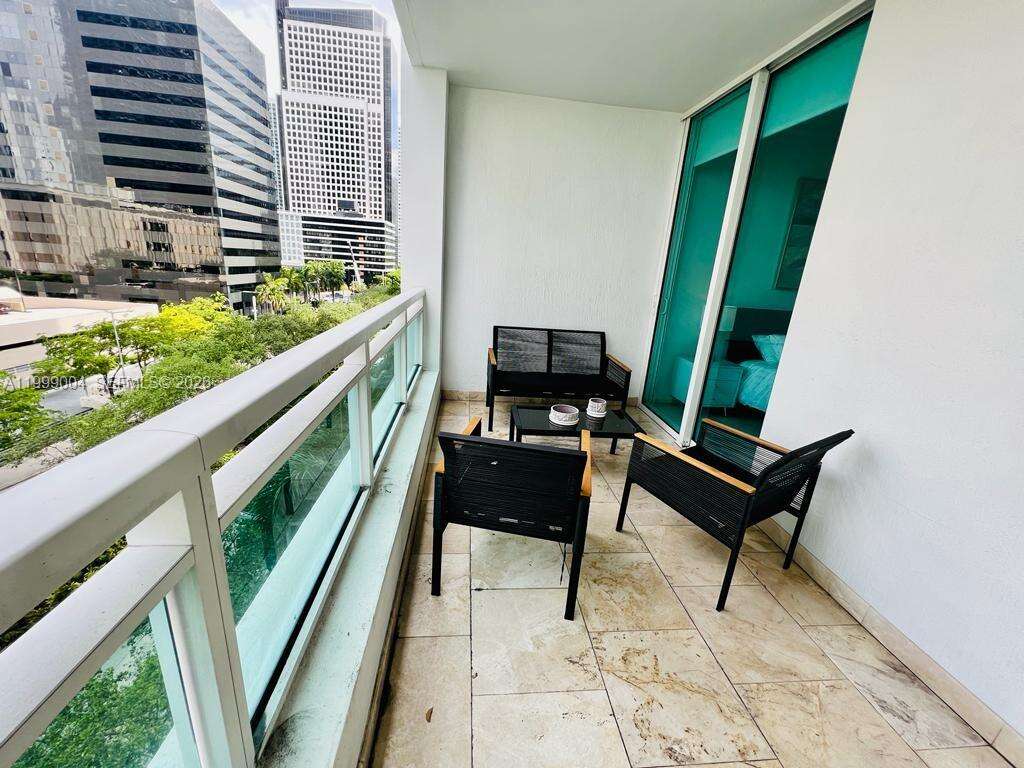 The Plaza On Brickell West at 951 Brickell Ave, Miami, FL 33131 - For Rent photo 16