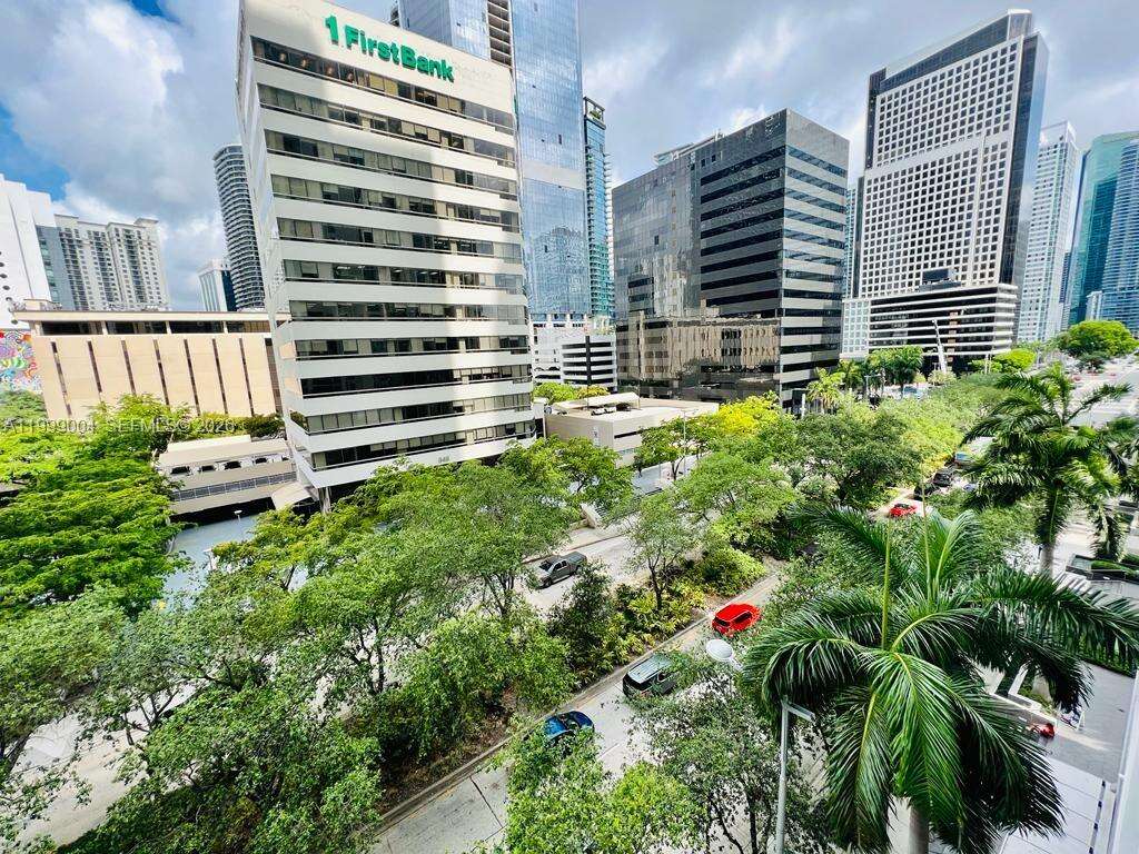 The Plaza On Brickell West at 951 Brickell Ave, Miami, FL 33131 - For Rent photo 17