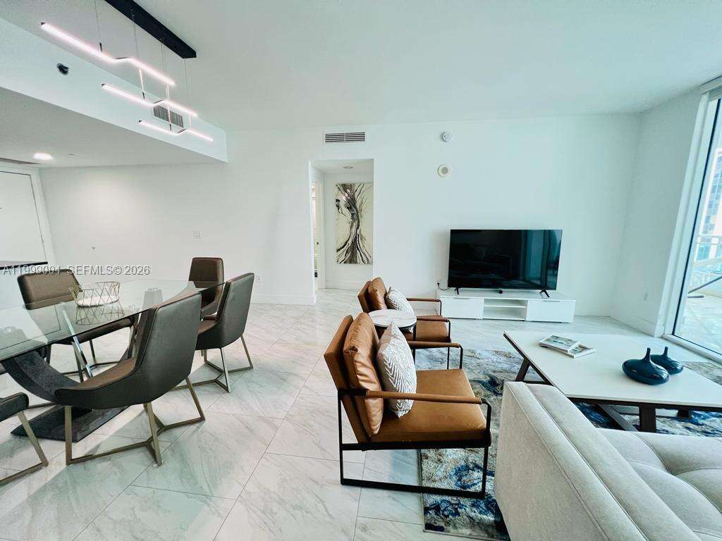 The Plaza On Brickell West at 951 Brickell Ave, Miami, FL 33131 - For Rent photo 5