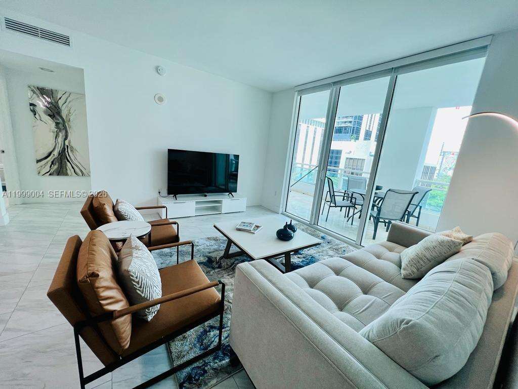 The Plaza On Brickell West at 951 Brickell Ave, Miami, FL 33131 - For Rent photo 8