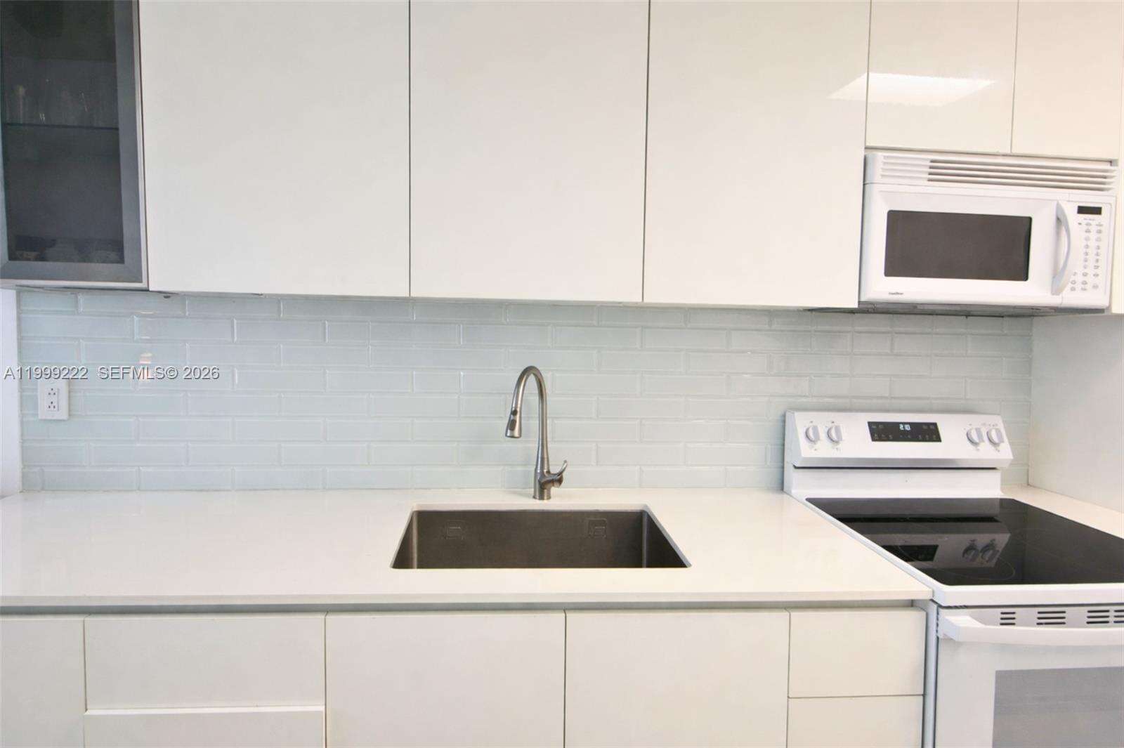 Decoplage at 100 Lincoln Rd, Miami Beach, FL 33139 - For Rent photo 7