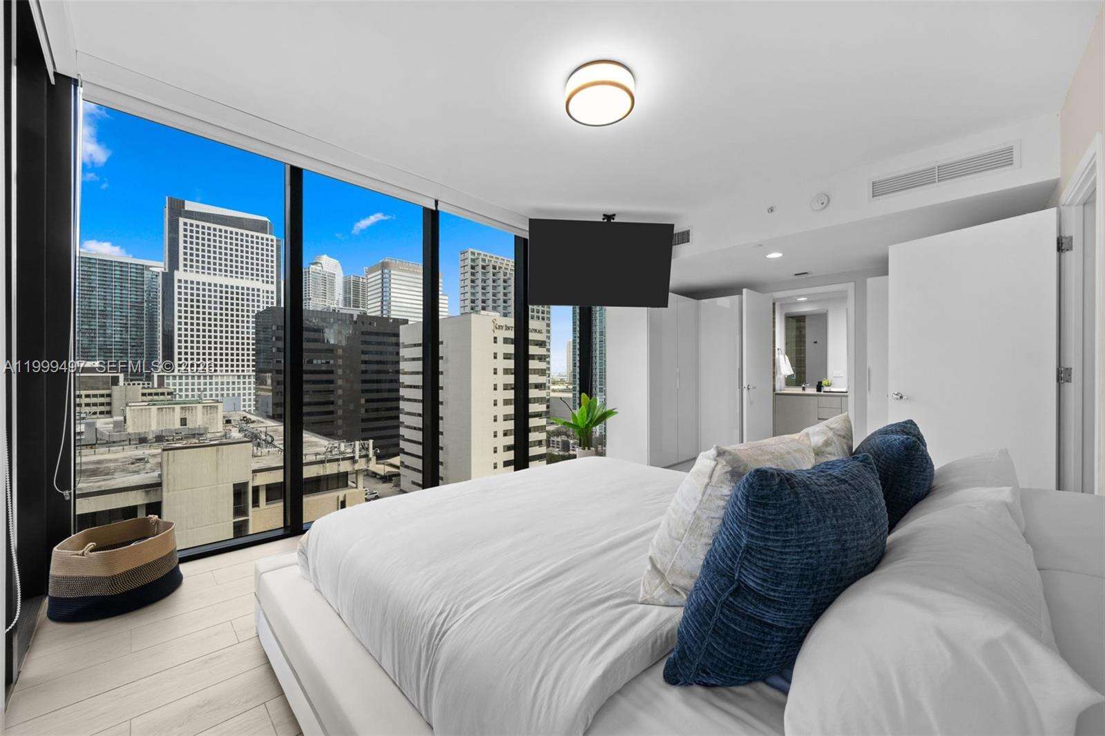 1010 Brickell at 1010 Brickell Ave, Miami, FL 33131 - For Rent photo 12
