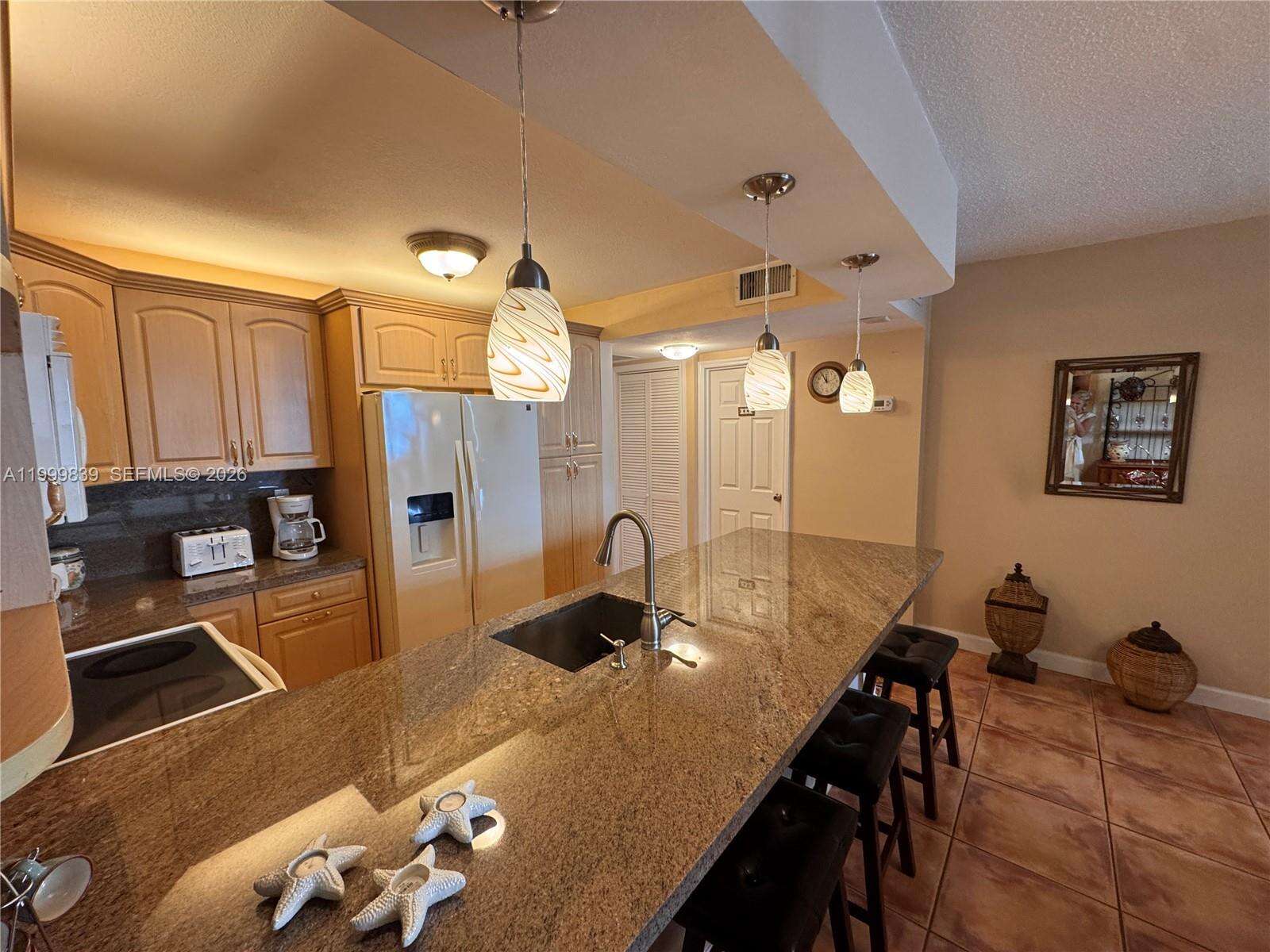 Sea Air Towers at 3725 Ocean Dr, Hollywood, FL 33019 - For Rent photo 2