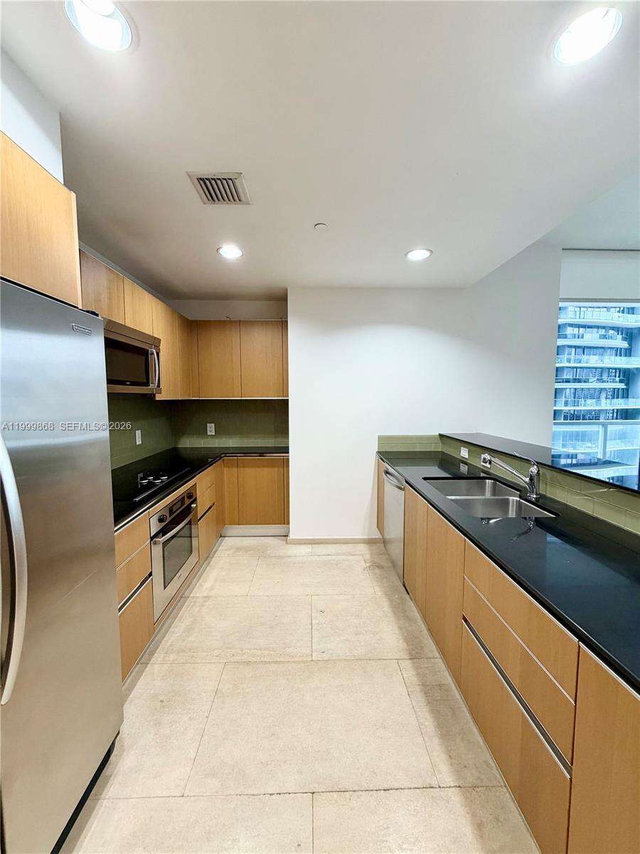 1060 Brickell at 1050 Brickell Ave, Miami, FL 33131 - For Rent photo 11