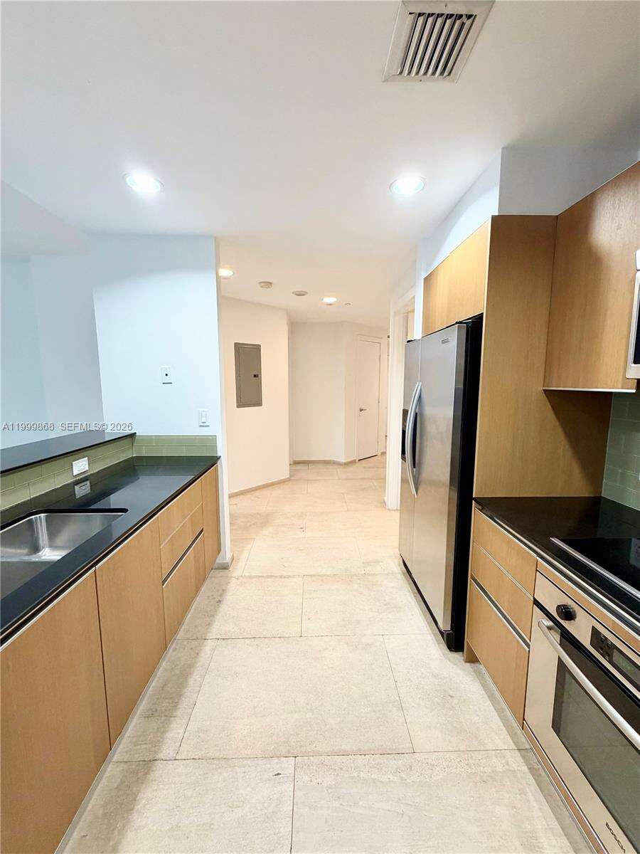 1060 Brickell at 1050 Brickell Ave, Miami, FL 33131 - For Rent photo 12