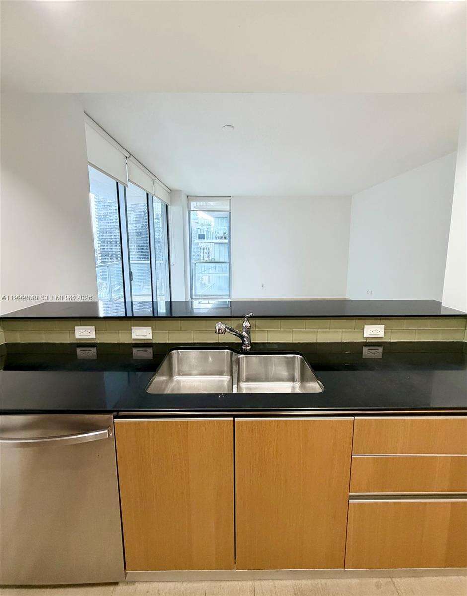 1060 Brickell at 1050 Brickell Ave, Miami, FL 33131 - For Rent photo 13
