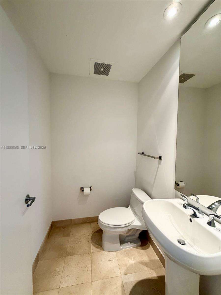 1060 Brickell at 1050 Brickell Ave, Miami, FL 33131 - For Rent photo 3