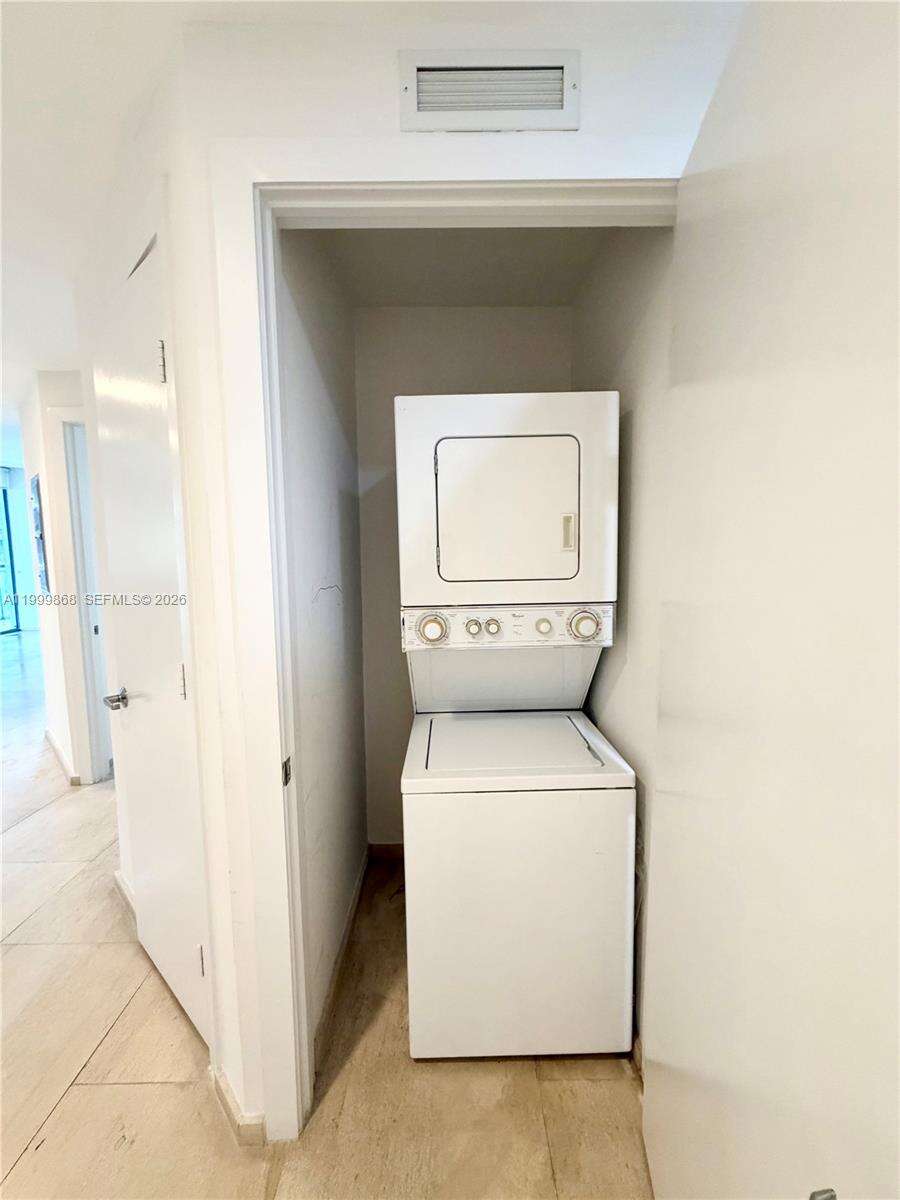 1060 Brickell at 1050 Brickell Ave, Miami, FL 33131 - For Rent photo 4