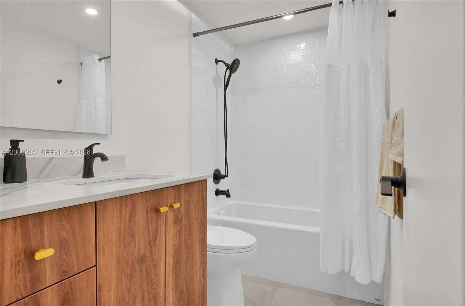 Alexander Towers at 3505 Ocean Dr, Hollywood, FL 33019 - For Rent photo 18