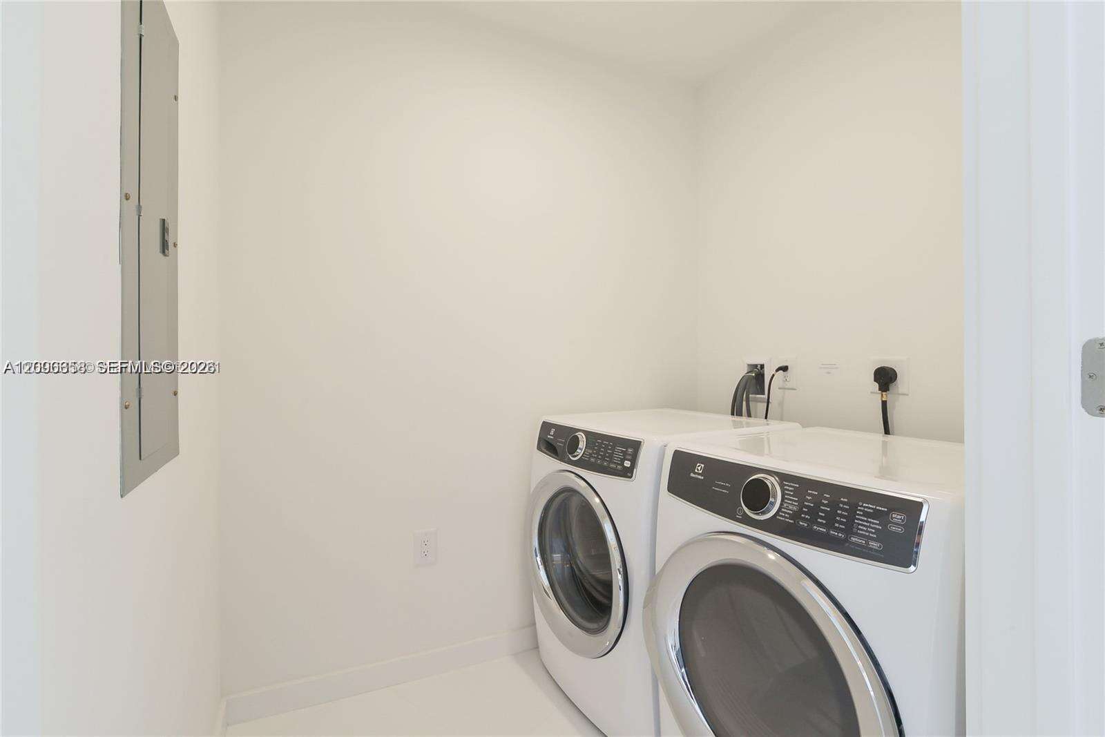 Paramount Miami Worldcenter at 851 1 Ave, Miami, FL 33132 - For Rent photo 8