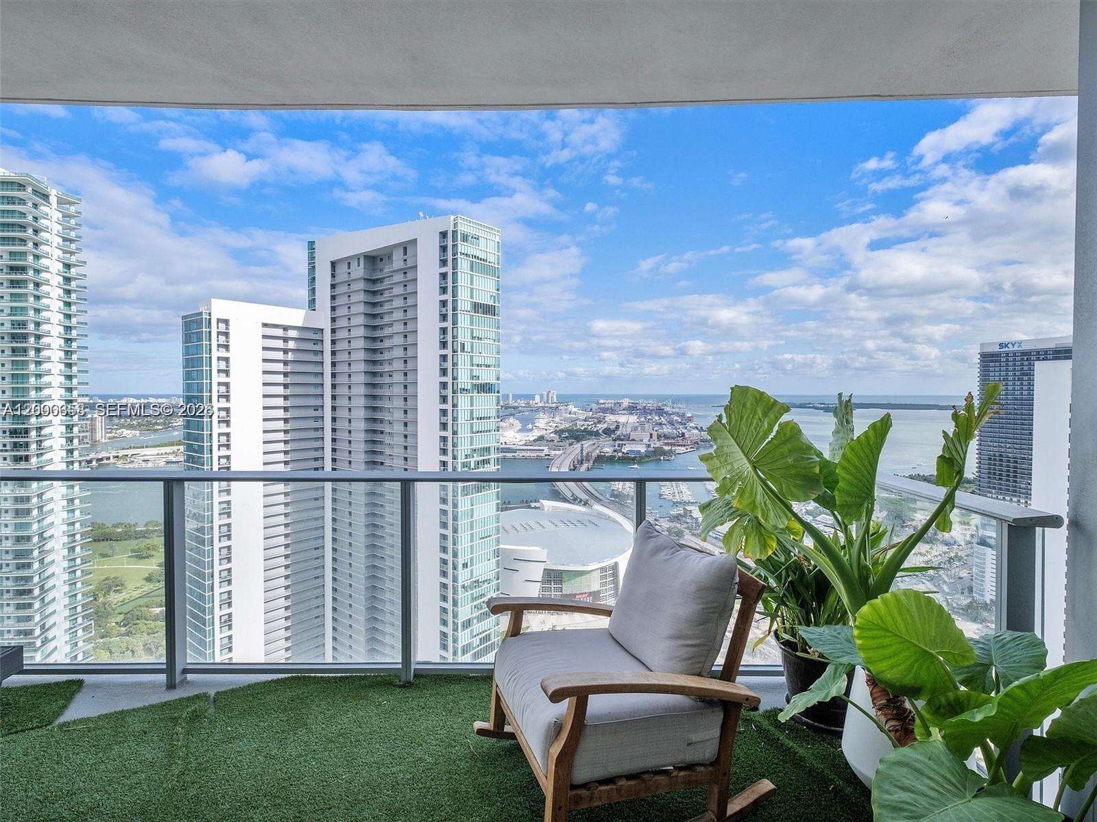 Paramount Miami Worldcenter at 851 1 Ave, Miami, FL 33132 - For Rent photo 10