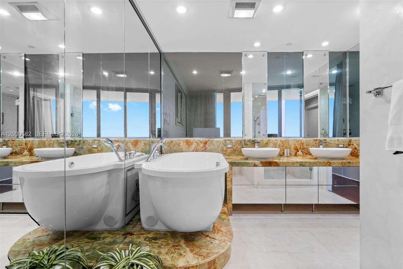 Jade Ocean at 17121 Collins Ave, Sunny Isles Beach, FL 33160 - For Rent photo 25