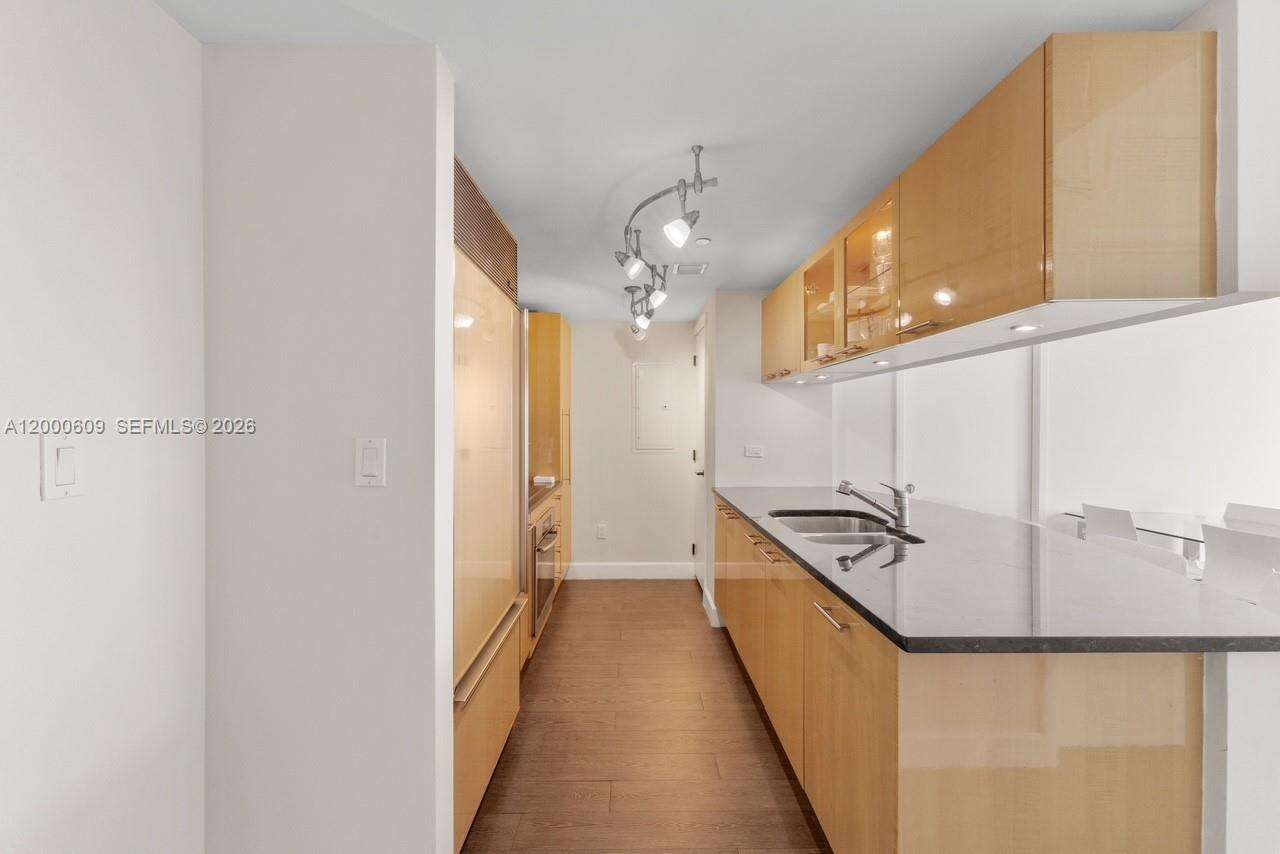 Central Carillon at 6801 Collins Ave, Miami Beach, FL 33141 - For Rent photo 5