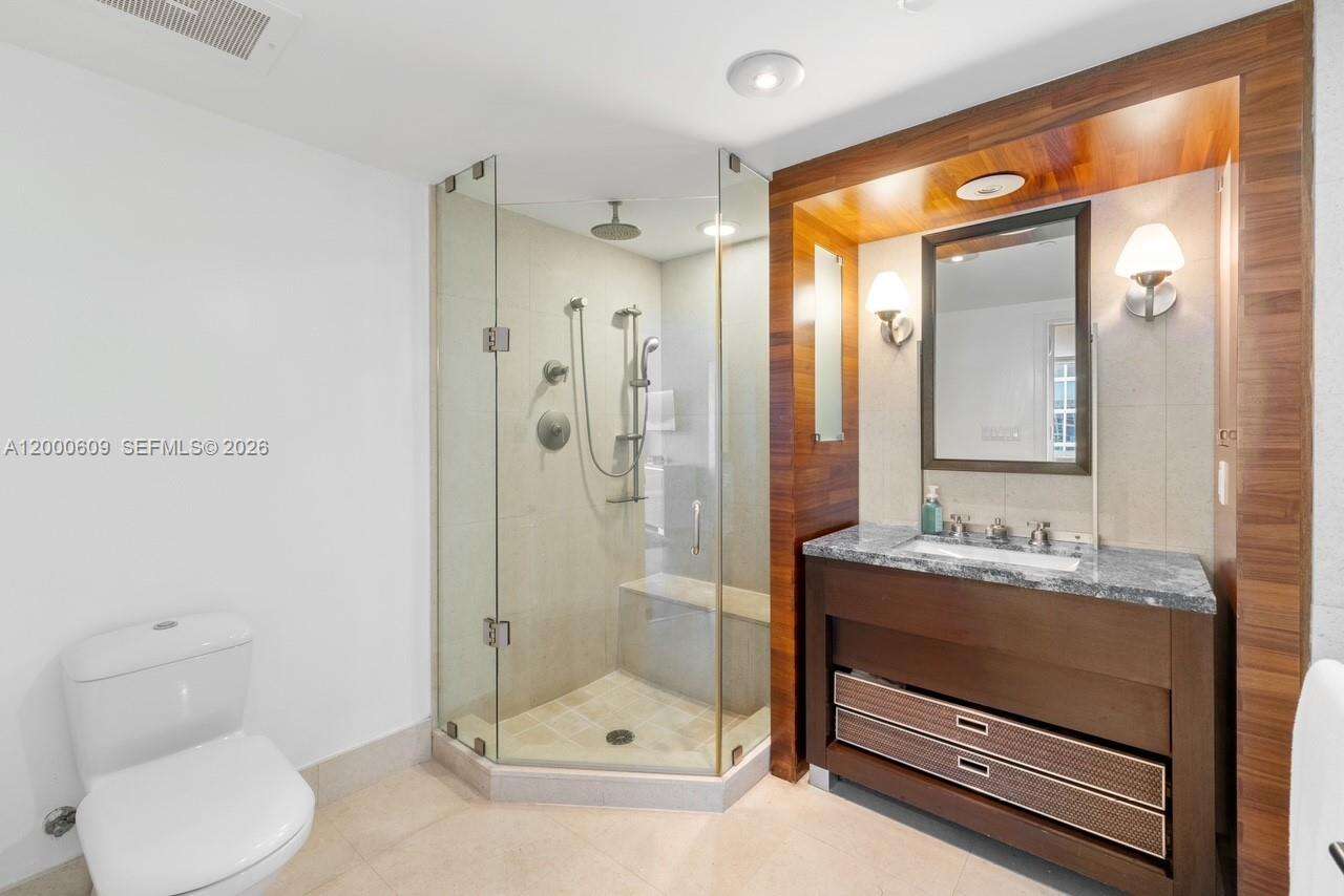 Central Carillon at 6801 Collins Ave, Miami Beach, FL 33141 - For Rent photo 9