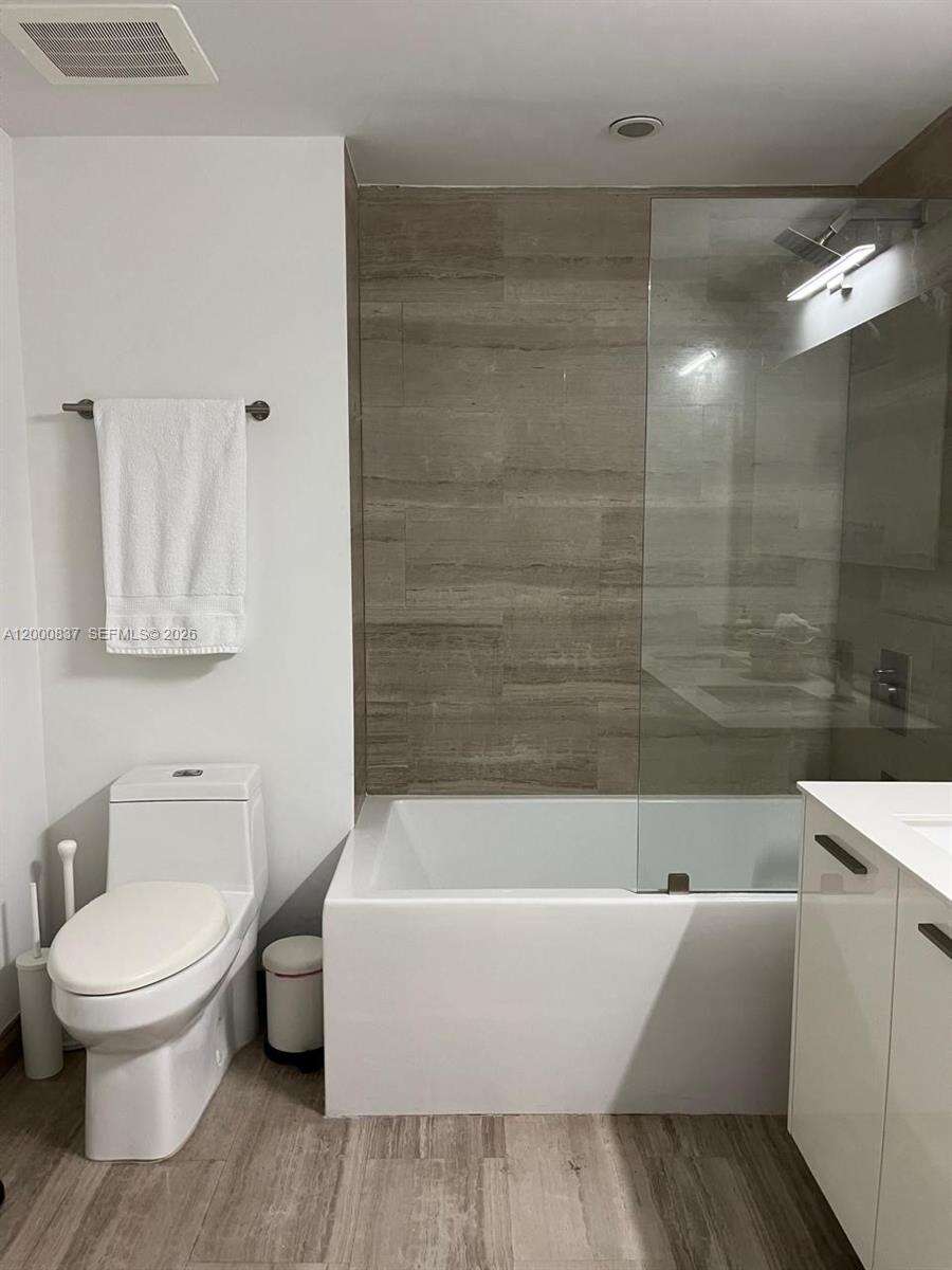 Brickell House at 1300 Brickell Bay Dr, Miami, FL 33131 - For Rent photo 4