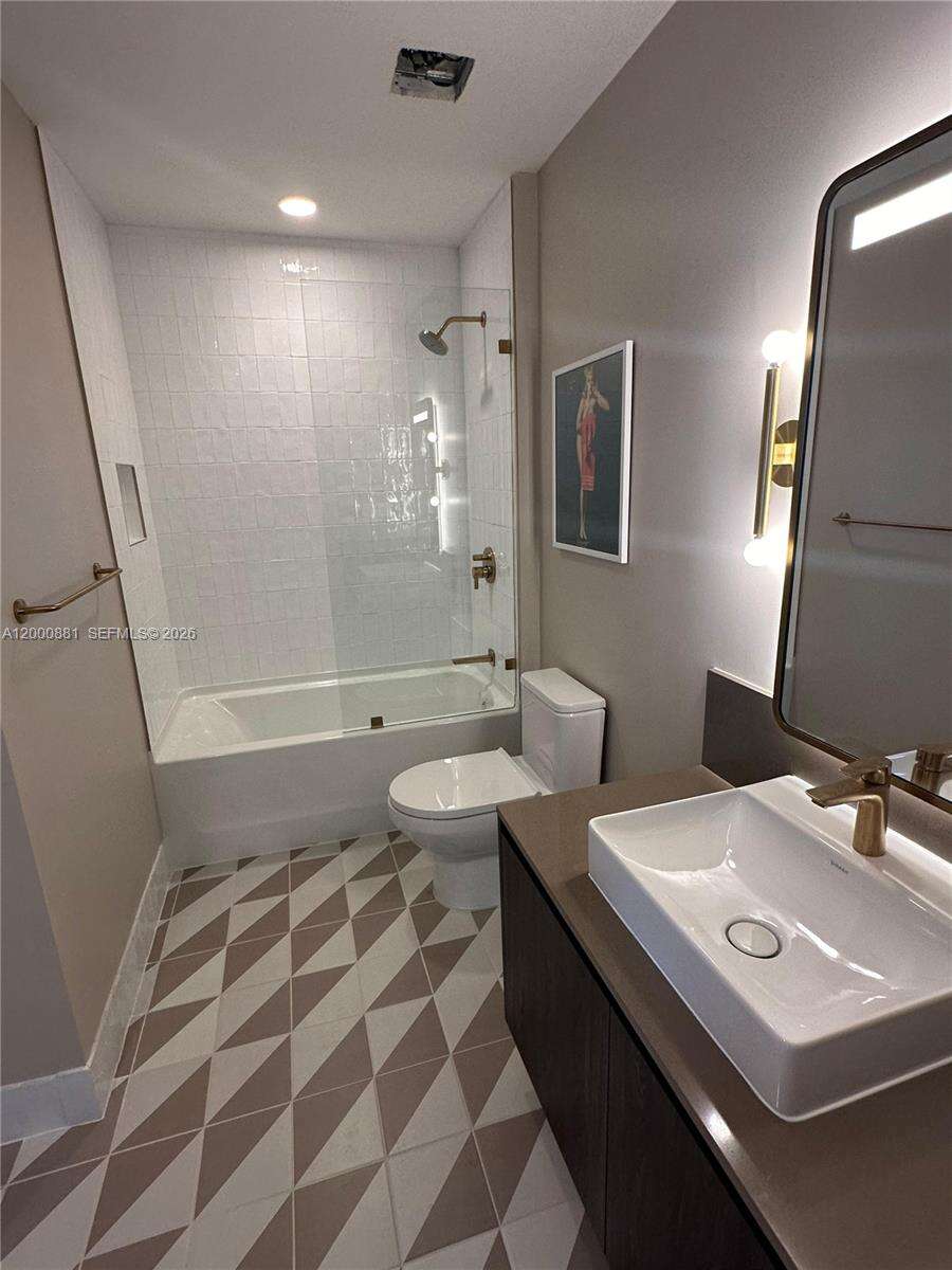 Natiivo | Gale Miami at 159 6 St, Miami, FL 33132 - For Rent photo 14