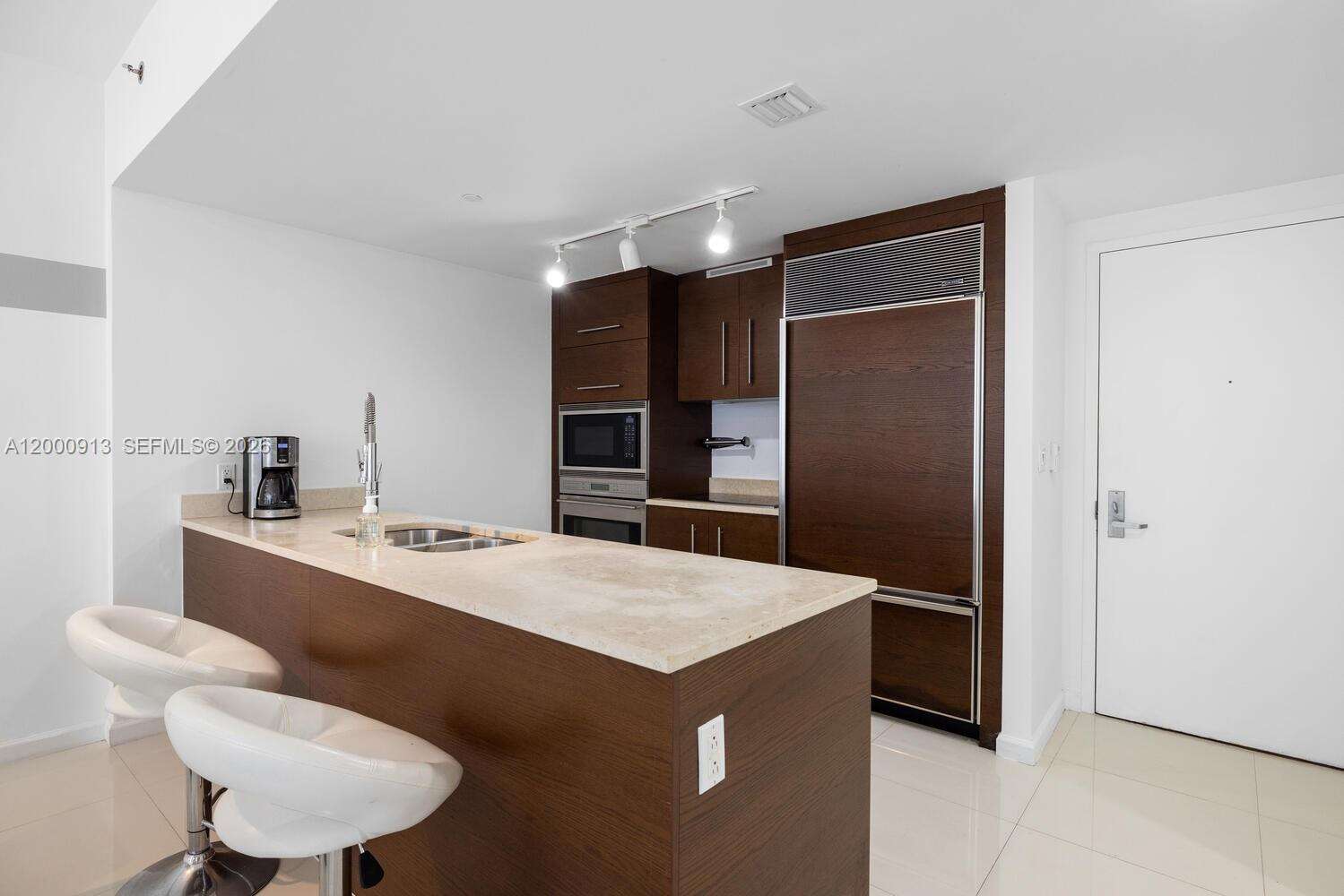 Icon Brickell 1 at 475 Brickell Ave, Miami, FL 33131 - For Rent photo 5