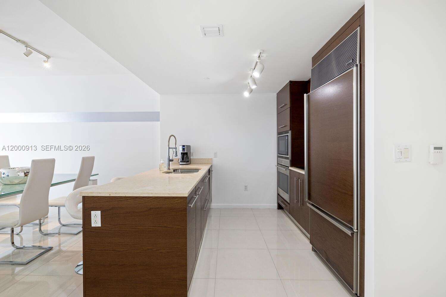 Icon Brickell 1 at 475 Brickell Ave, Miami, FL 33131 - For Rent photo 7