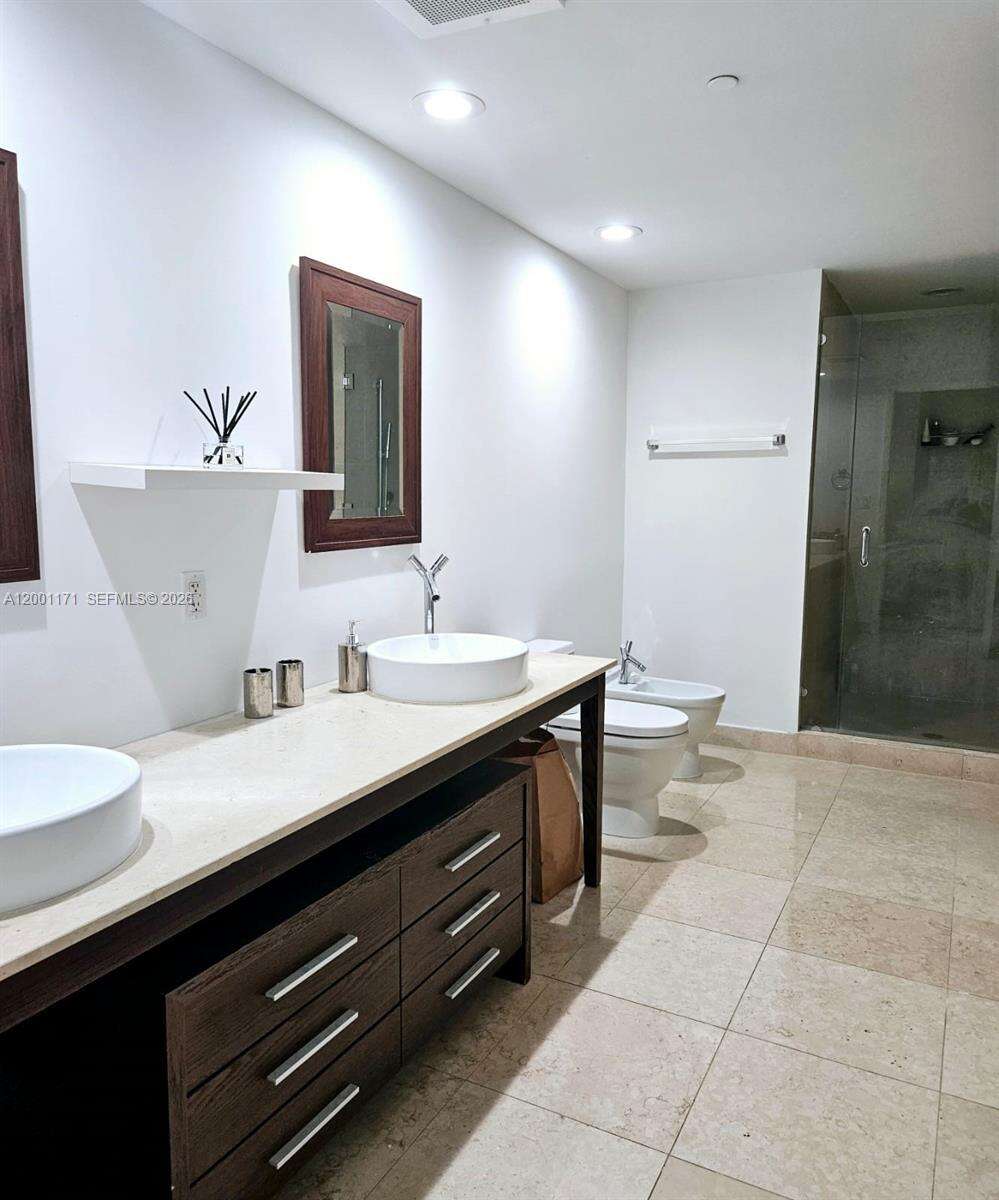Icon Brickell 1 at 475 Brickell Ave, Miami, FL 33131 - For Rent photo 12