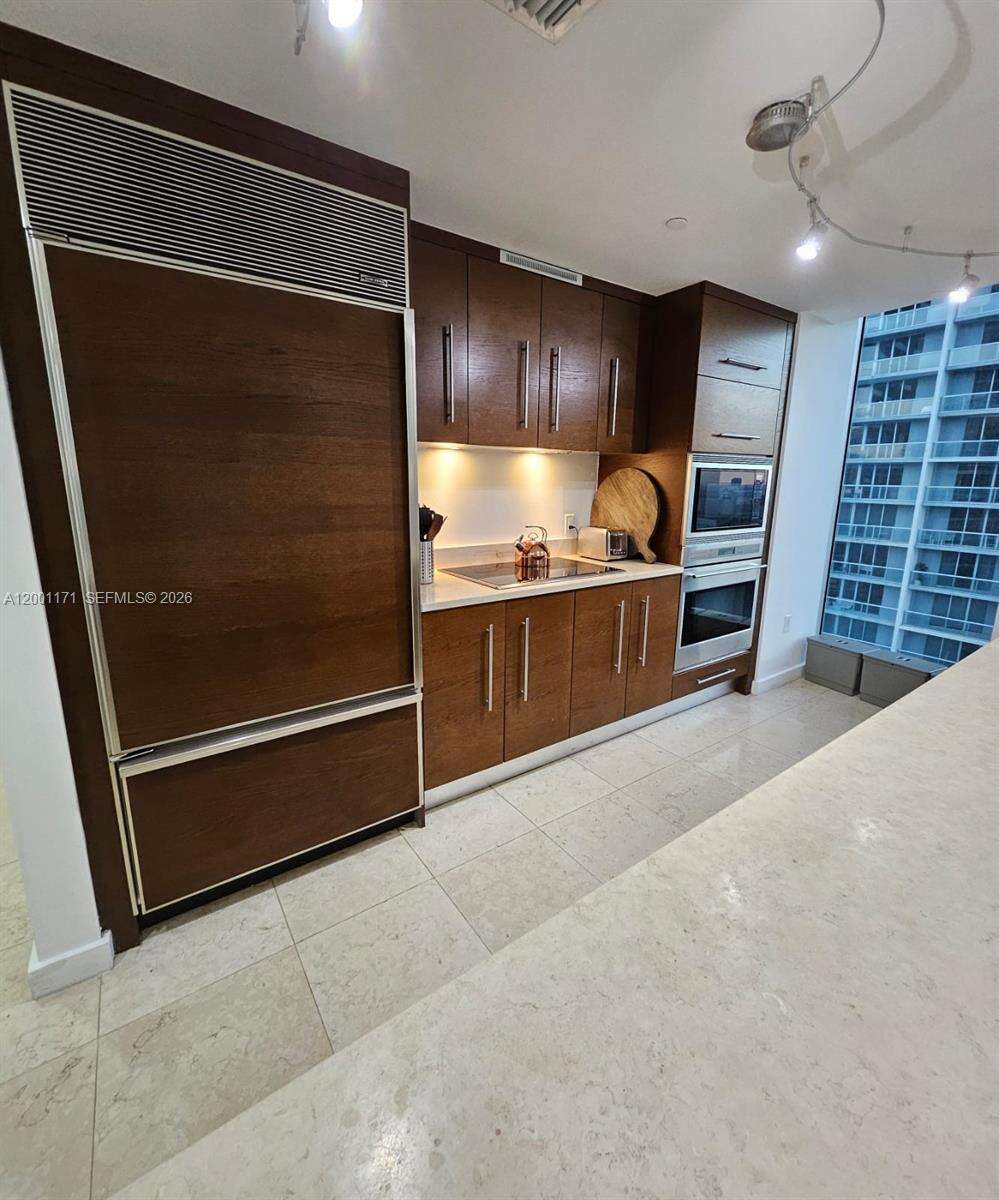 Icon Brickell 1 at 475 Brickell Ave, Miami, FL 33131 - For Rent photo 6