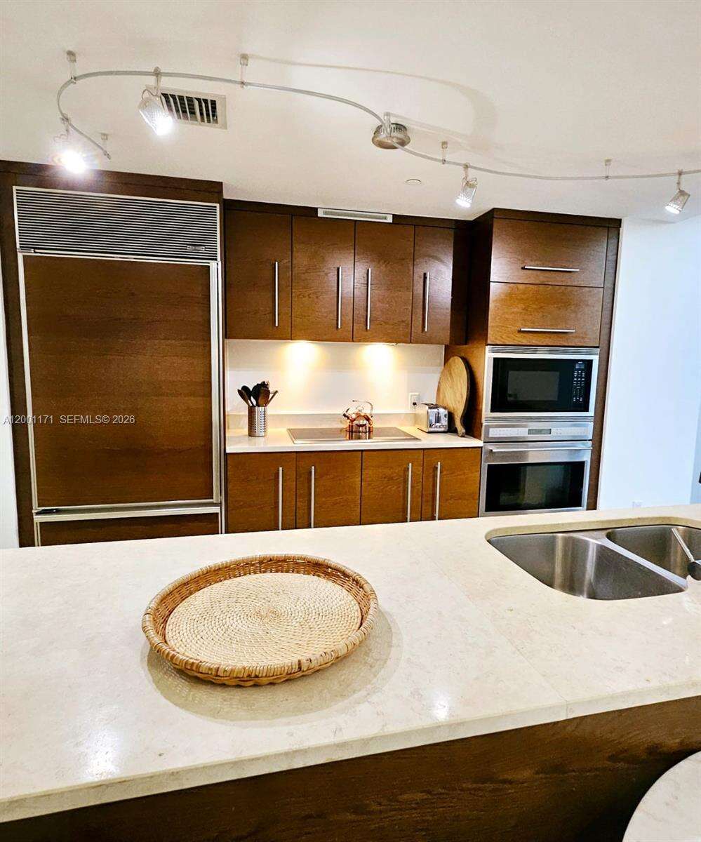 Icon Brickell 1 at 475 Brickell Ave, Miami, FL 33131 - For Rent photo 7