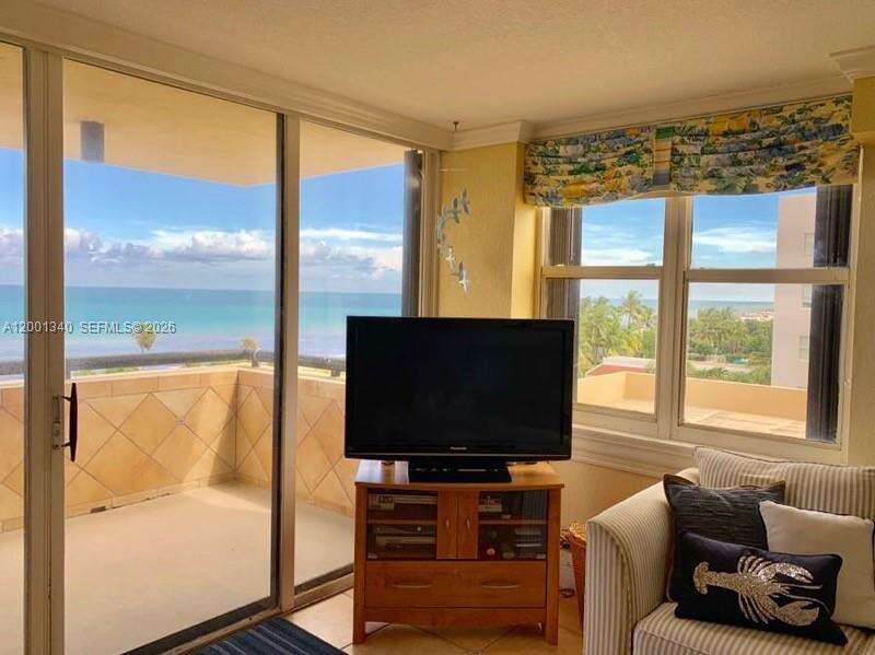 Club Atlantis at 2555 Collins Ave, Miami Beach, FL 33140 - For Rent photo 11