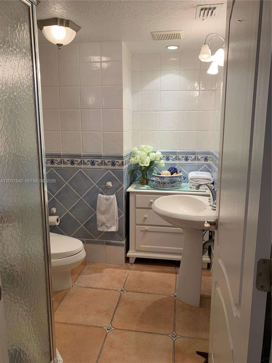 Club Atlantis at 2555 Collins Ave, Miami Beach, FL 33140 - For Rent photo 14
