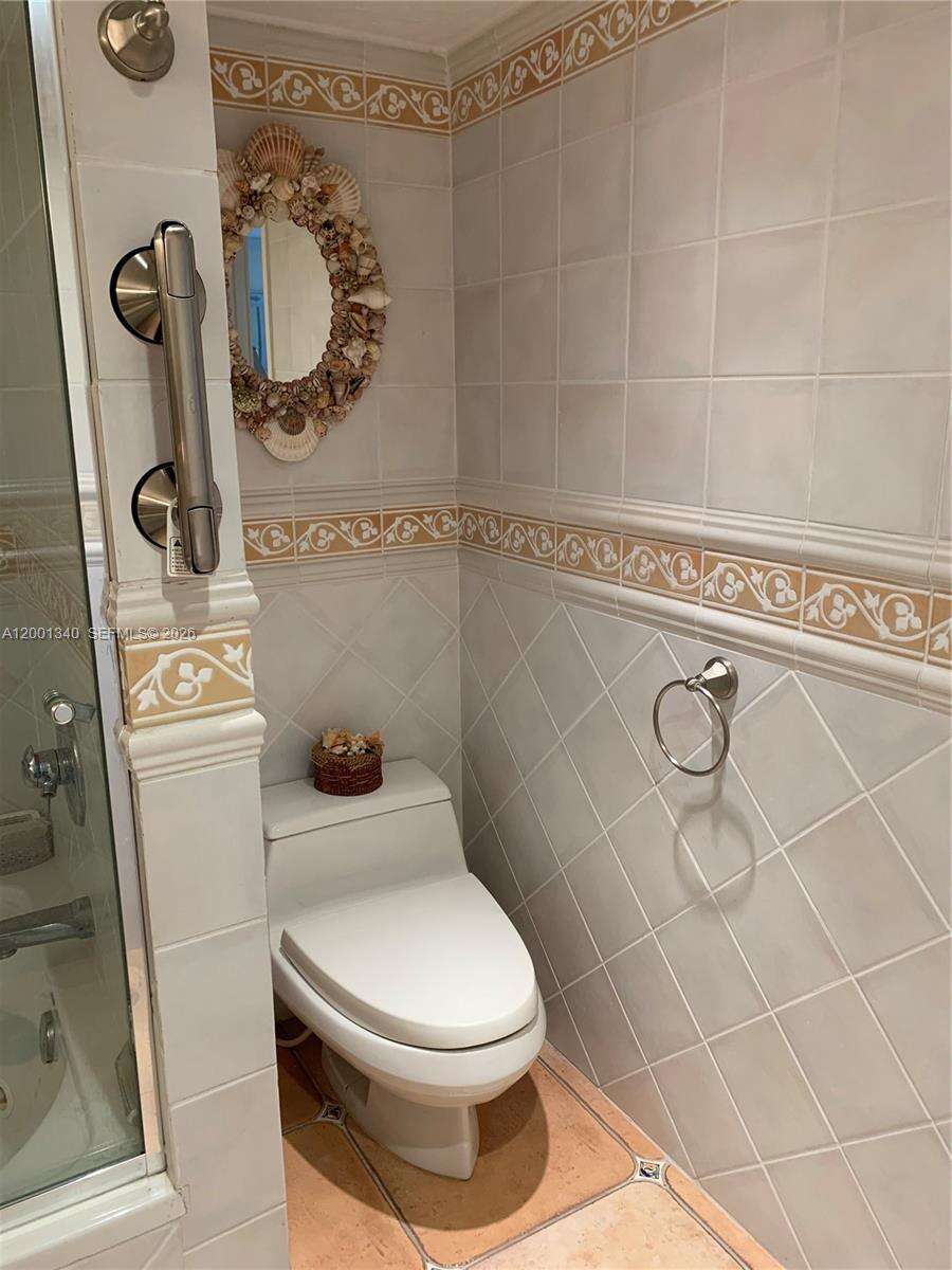 Club Atlantis at 2555 Collins Ave, Miami Beach, FL 33140 - For Rent photo 15
