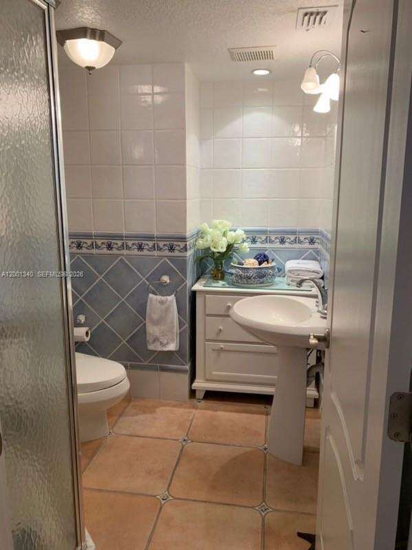 Club Atlantis at 2555 Collins Ave, Miami Beach, FL 33140 - For Rent photo 19