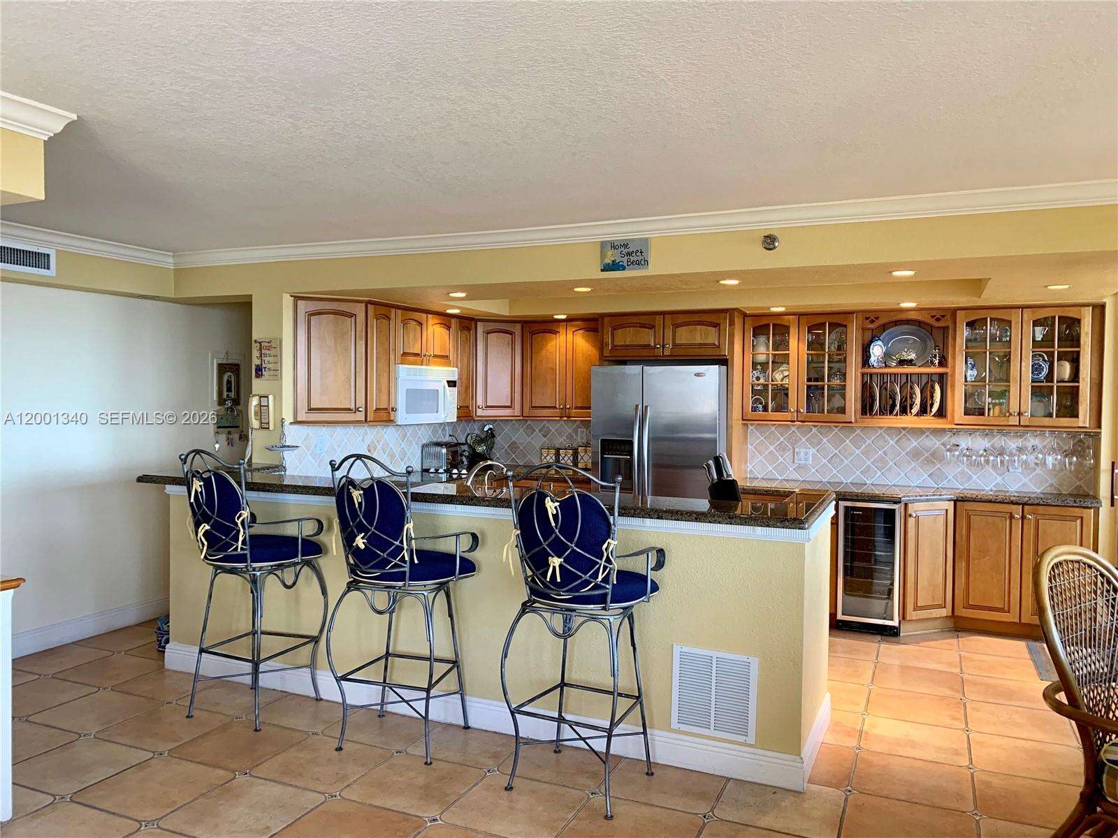 Club Atlantis at 2555 Collins Ave, Miami Beach, FL 33140 - For Rent photo 6