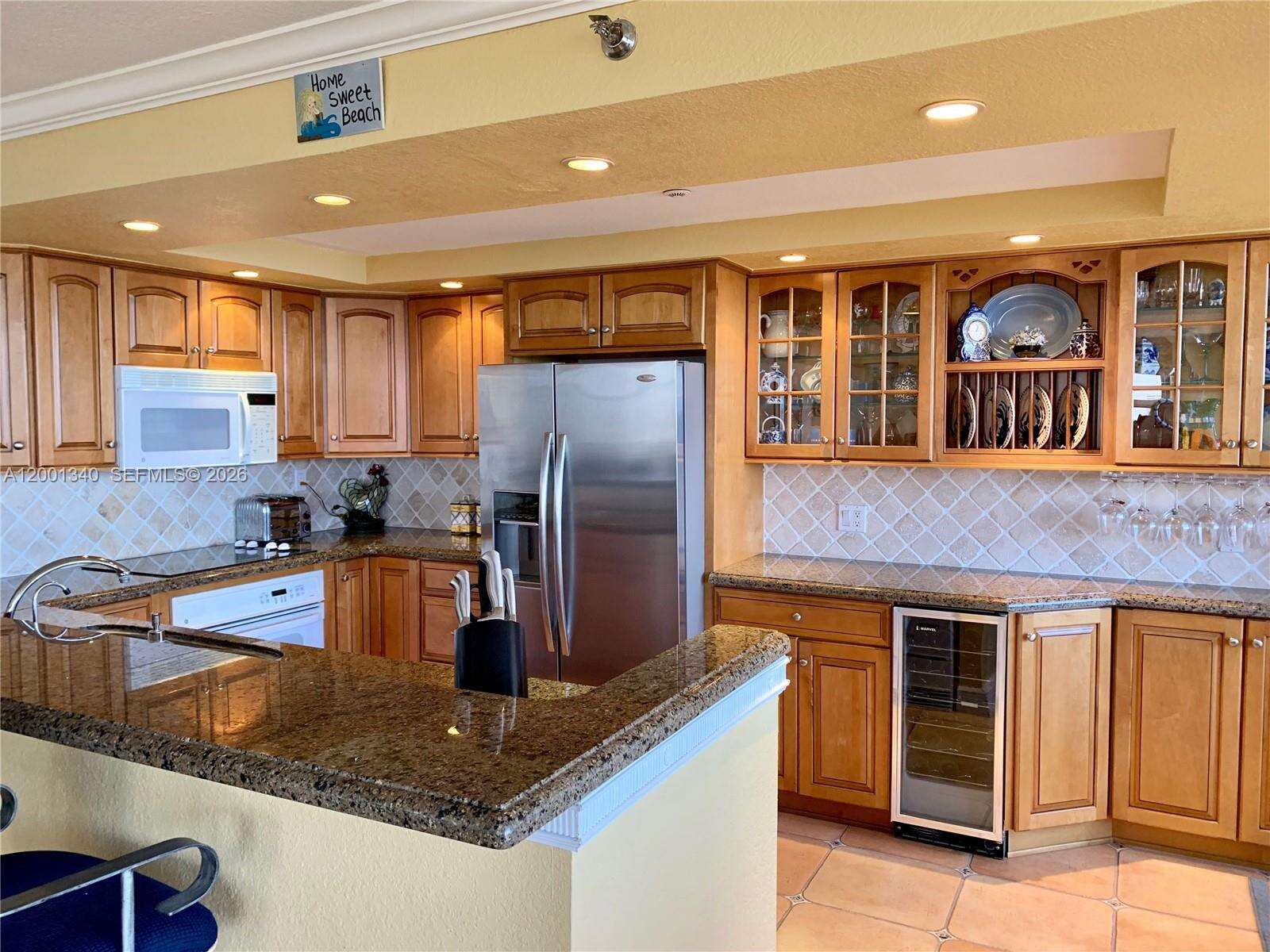 Club Atlantis at 2555 Collins Ave, Miami Beach, FL 33140 - For Rent photo 7