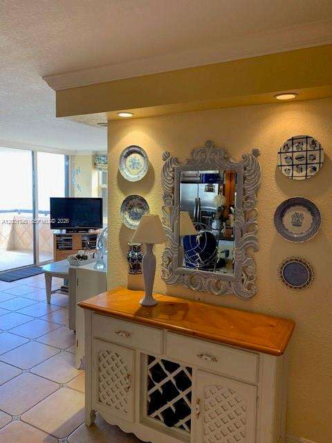 Club Atlantis at 2555 Collins Ave, Miami Beach, FL 33140 - For Rent photo 9