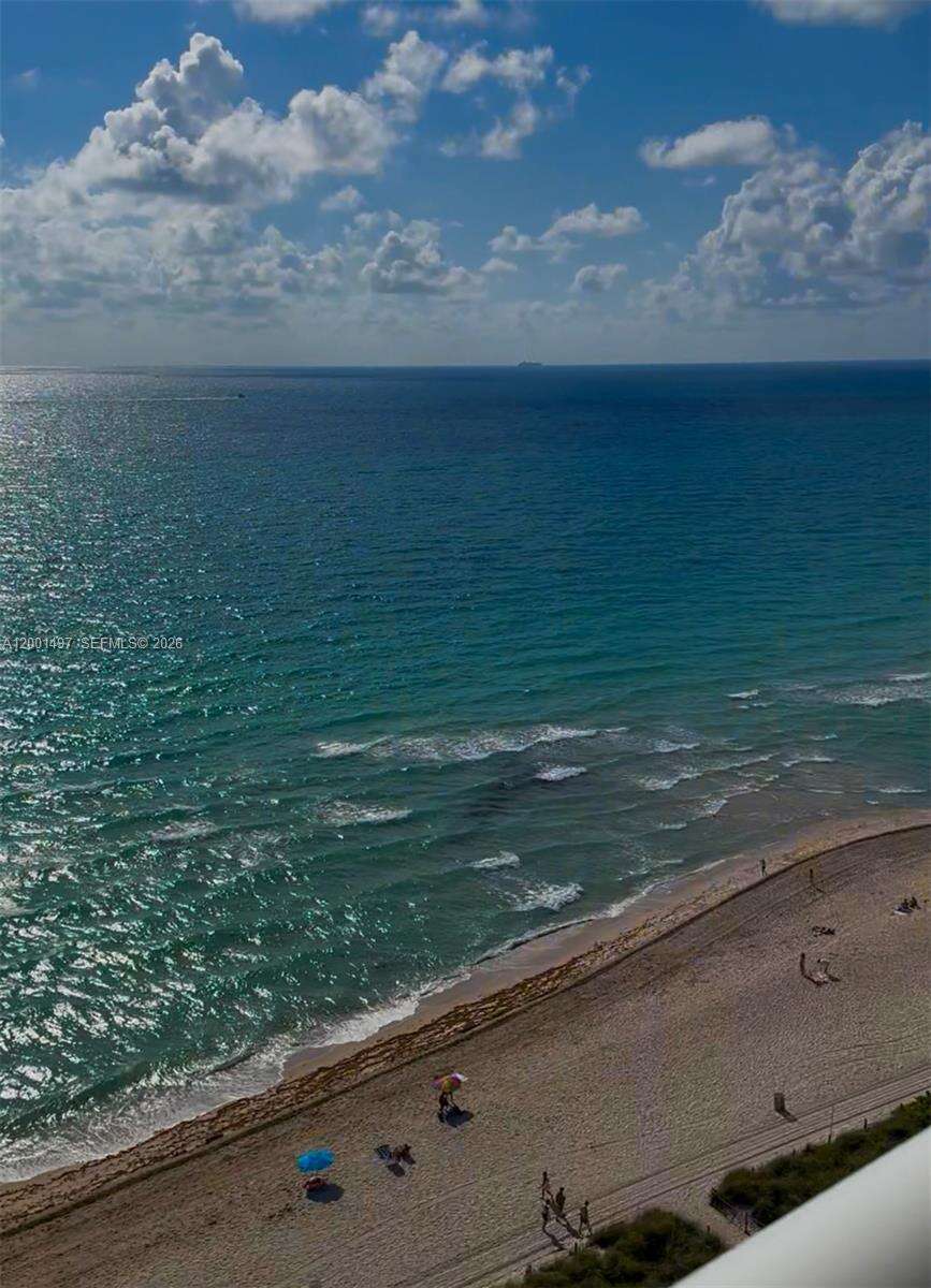 Akoya at 6365 Collins Ave, Miami Beach, FL 33141 - For Rent photo 22