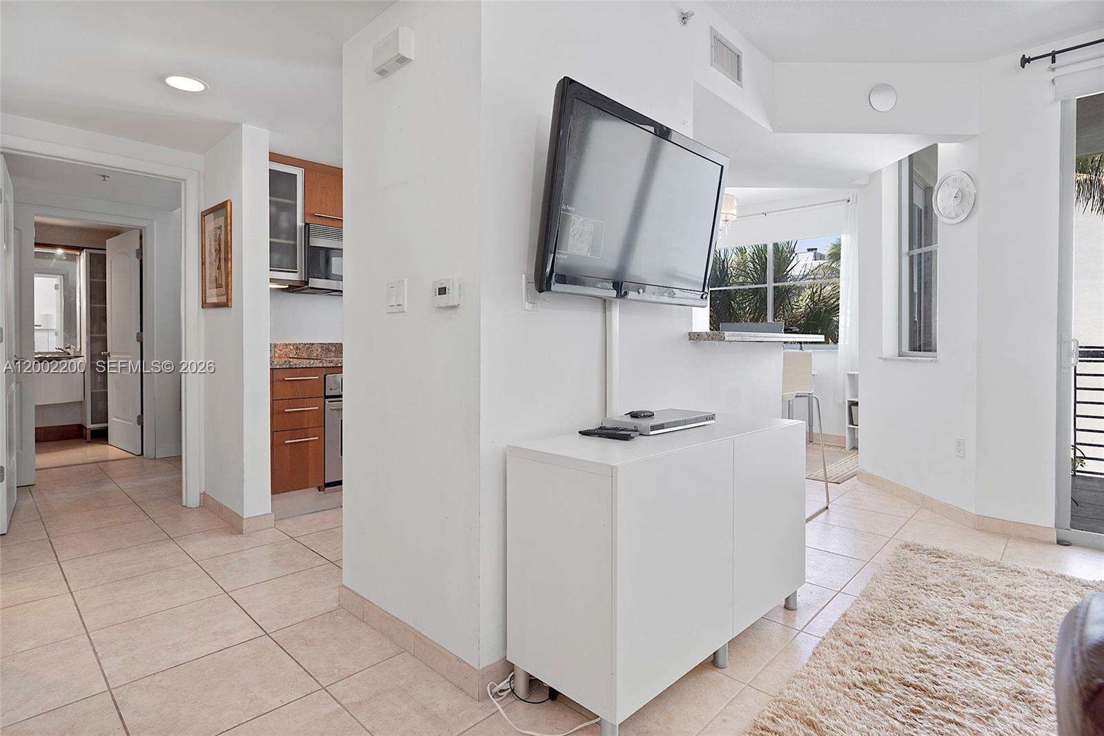 Cosmopolitan at 110 Washington Ave, Miami Beach, FL 33139 - For Rent photo 6
