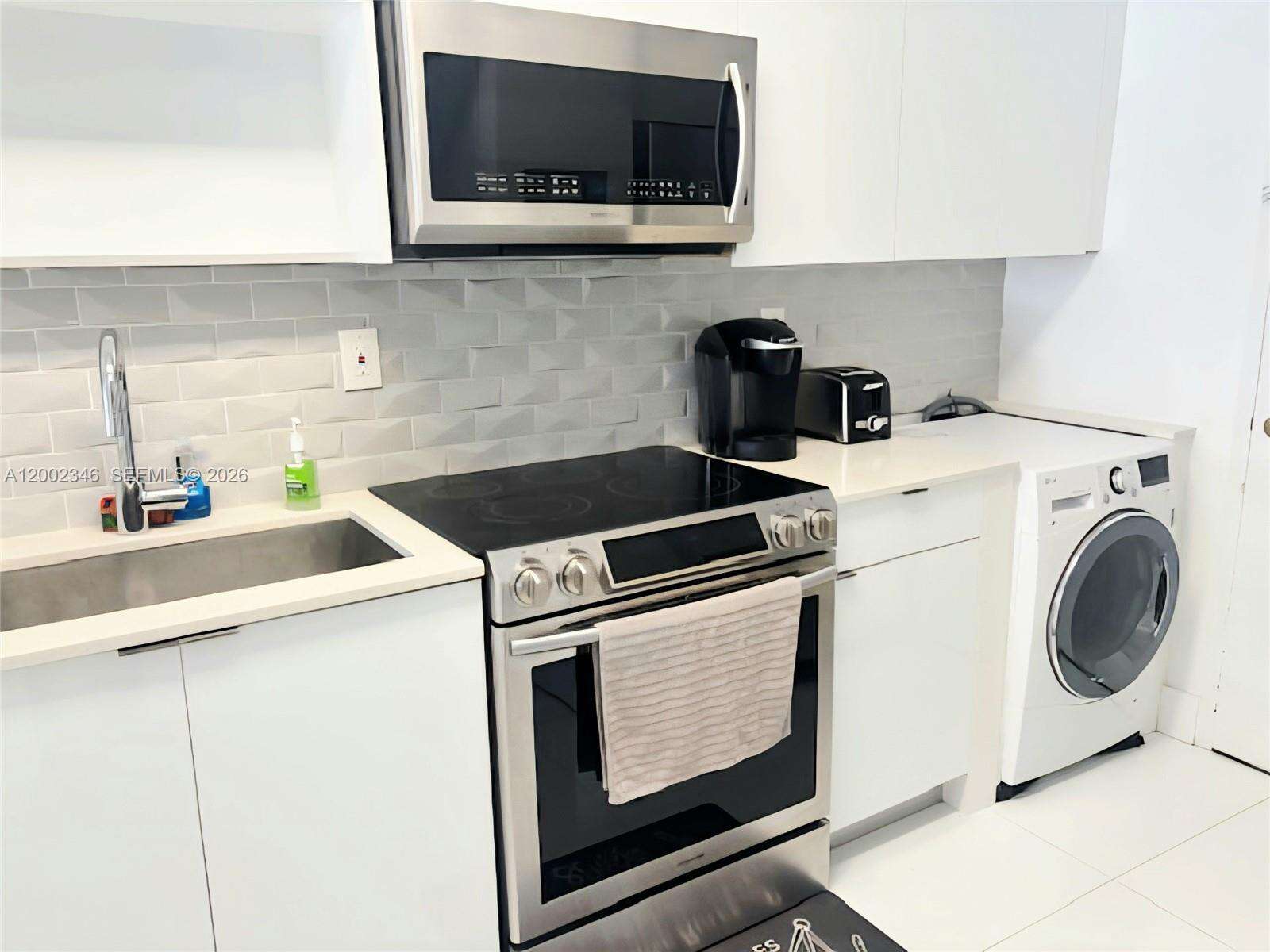 Decoplage at 100 Lincoln Rd, Miami Beach, FL 33139 - For Rent photo 6
