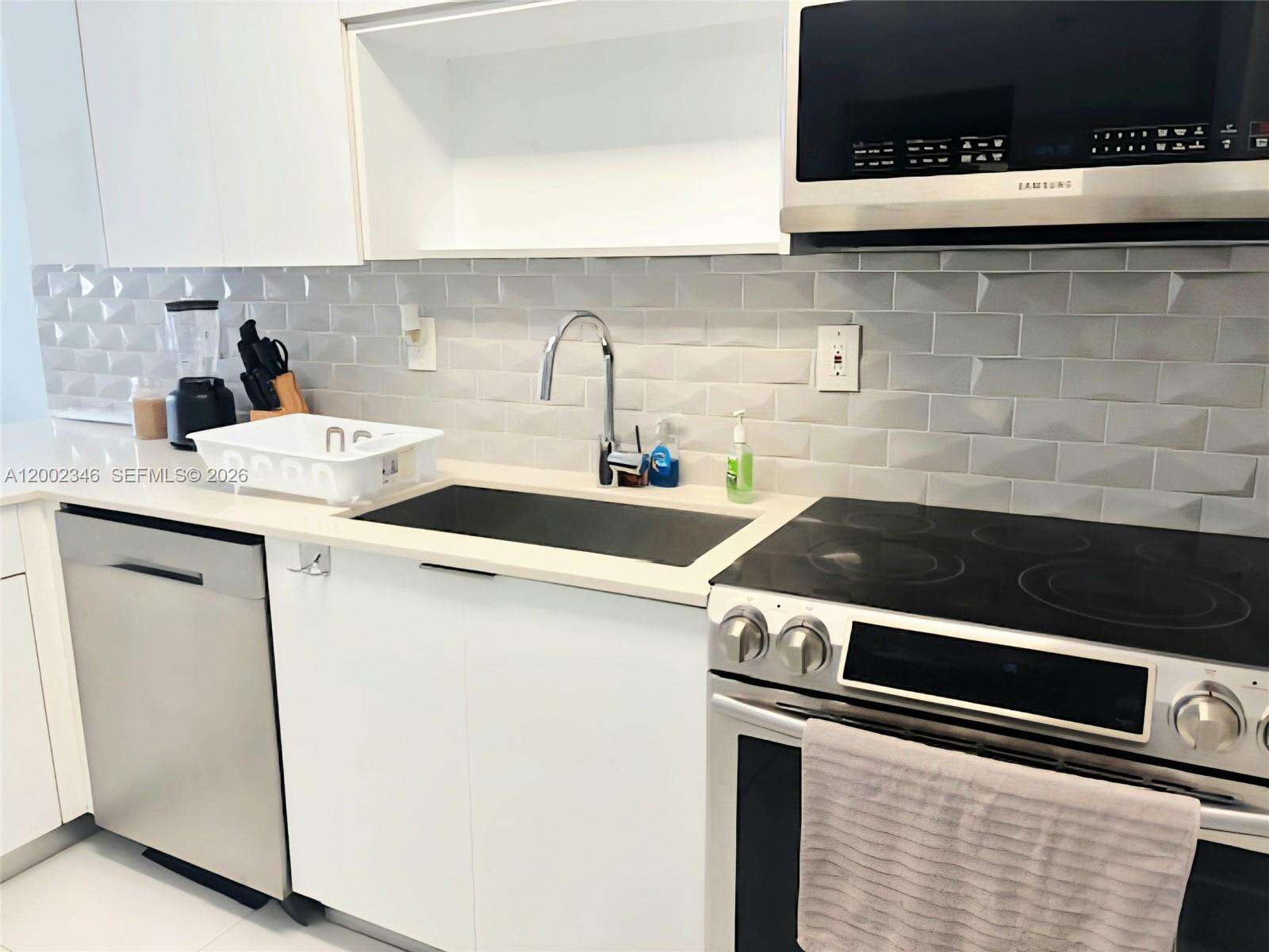Decoplage at 100 Lincoln Rd, Miami Beach, FL 33139 - For Rent photo 7