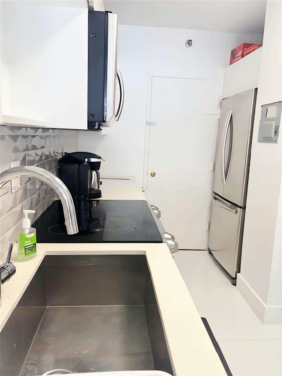 Decoplage at 100 Lincoln Rd, Miami Beach, FL 33139 - For Rent photo 9
