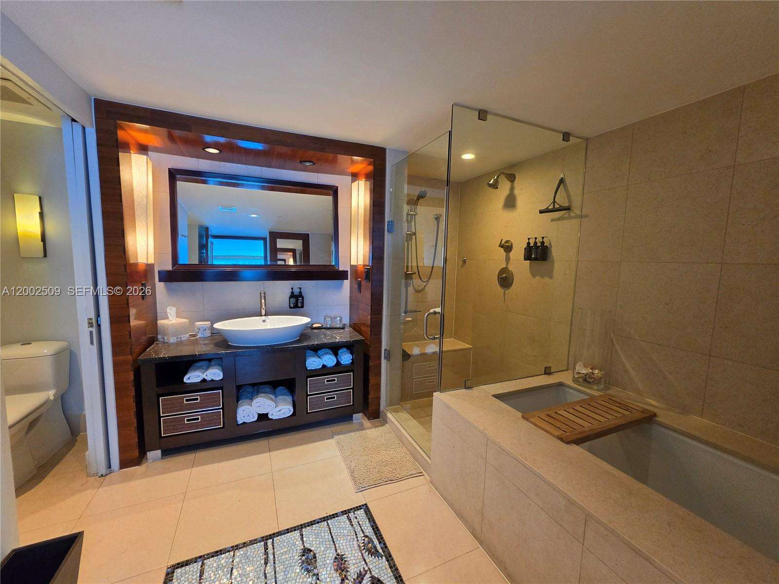 Central Carillon at 6801 Collins Ave, Miami Beach, FL 33141 - For Rent photo 22