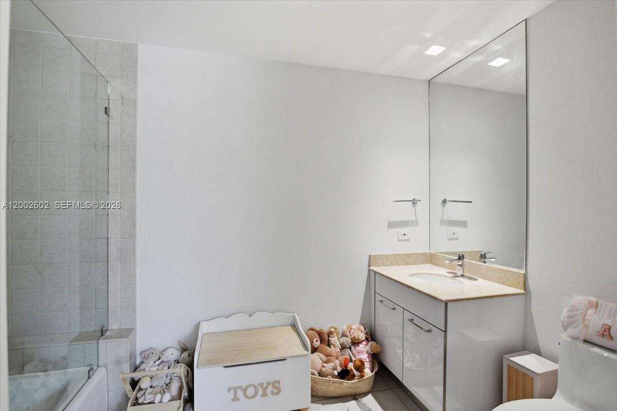 Courts Brickell Key at 801 Brickell Key Blvd, Miami, FL 33131 - For Rent photo 35