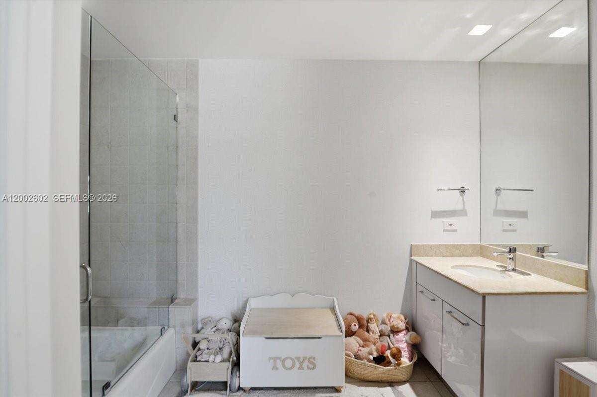 Courts Brickell Key at 801 Brickell Key Blvd, Miami, FL 33131 - For Rent photo 37