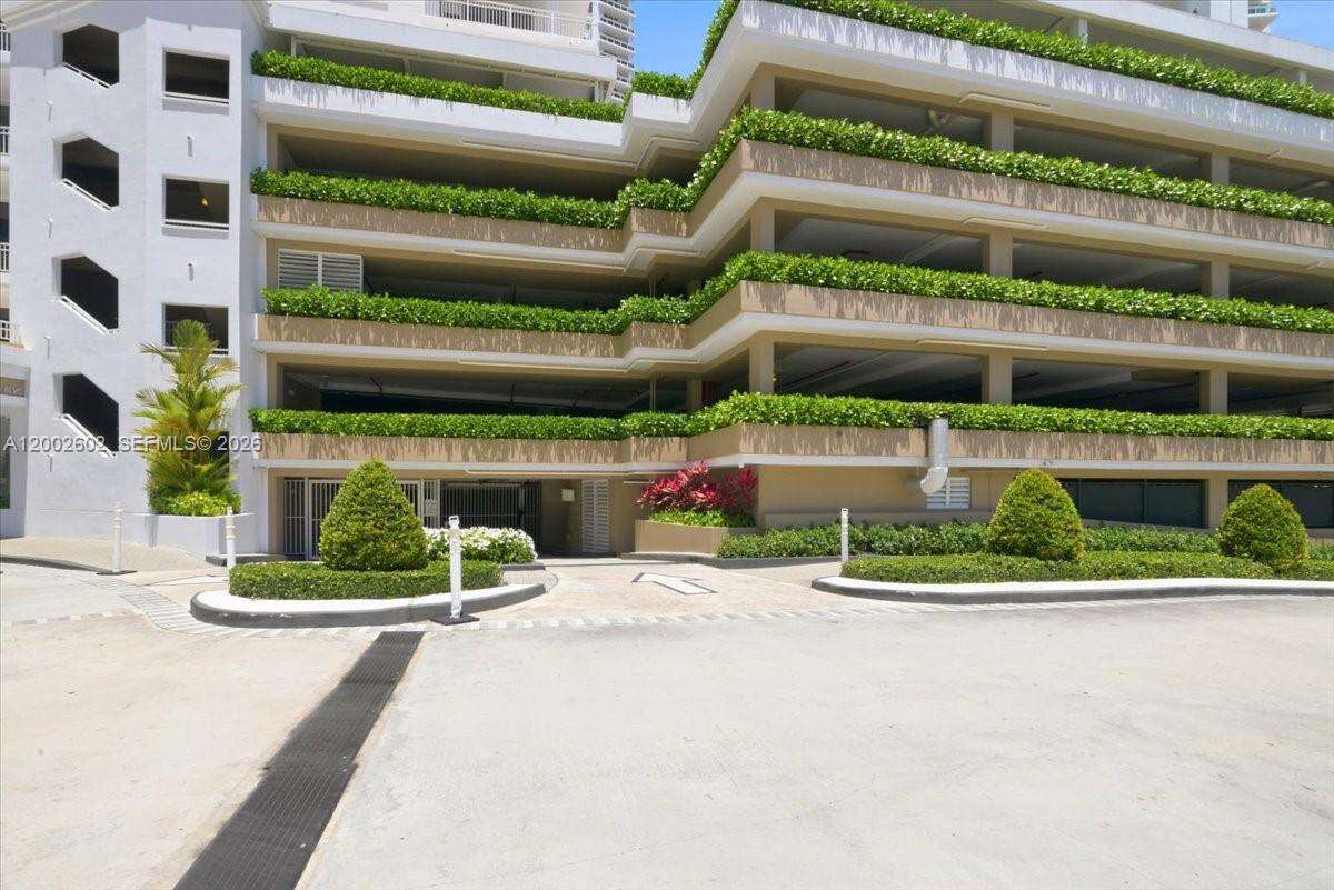 Courts Brickell Key at 801 Brickell Key Blvd, Miami, FL 33131 - For Rent photo 69