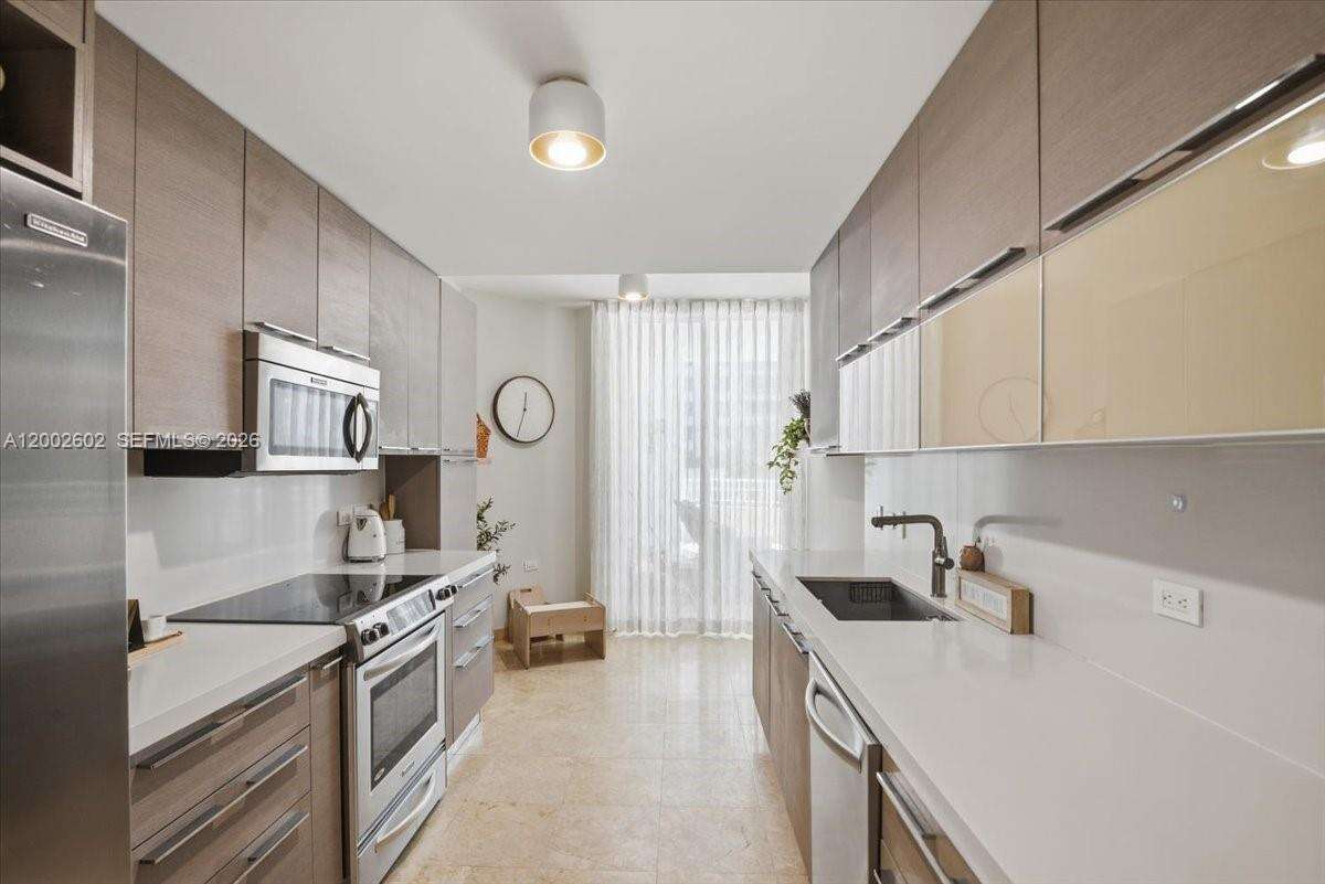 Courts Brickell Key at 801 Brickell Key Blvd, Miami, FL 33131 - For Rent photo 8