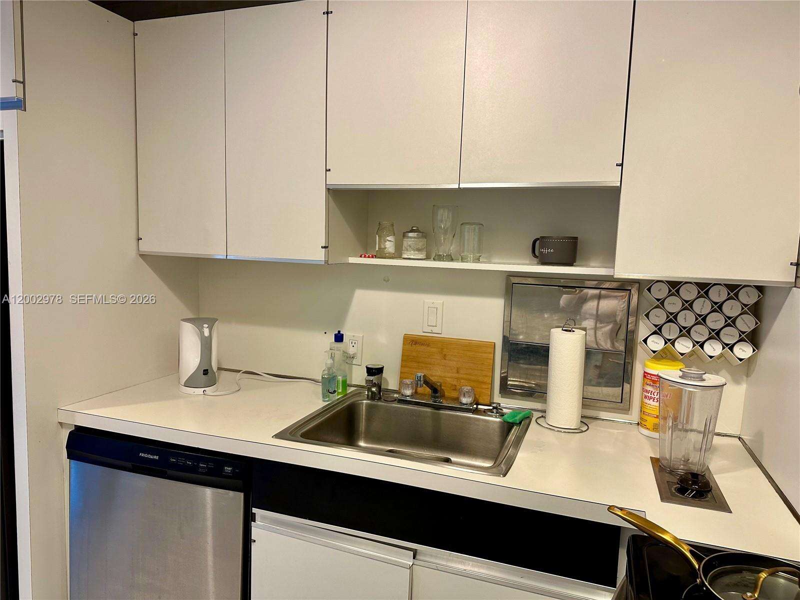Arlen House at 100 Bayview Dr, Sunny Isles Beach, FL 33160 - For Rent photo 11