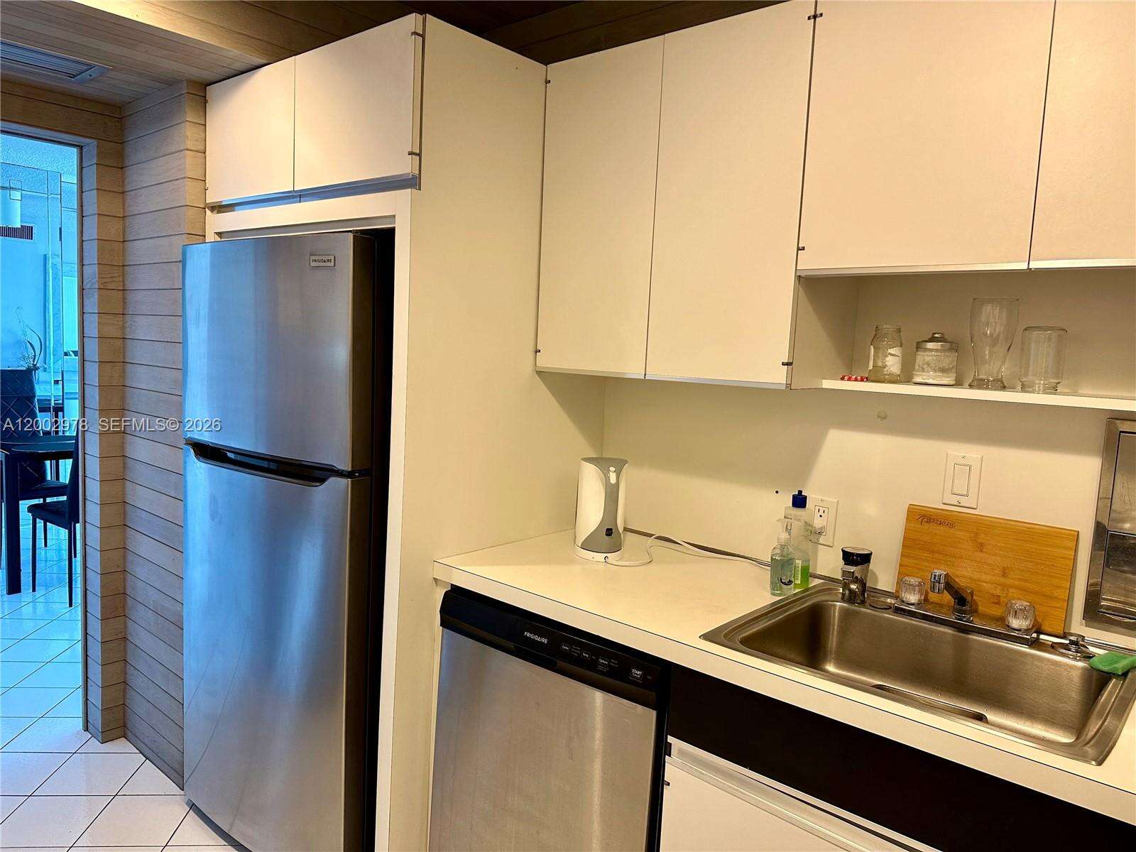 Arlen House at 100 Bayview Dr, Sunny Isles Beach, FL 33160 - For Rent photo 14