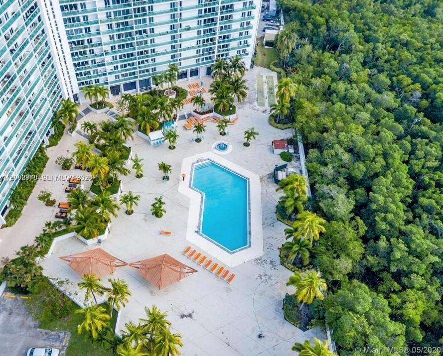 Arlen House at 100 Bayview Dr, Sunny Isles Beach, FL 33160 - For Rent photo 7