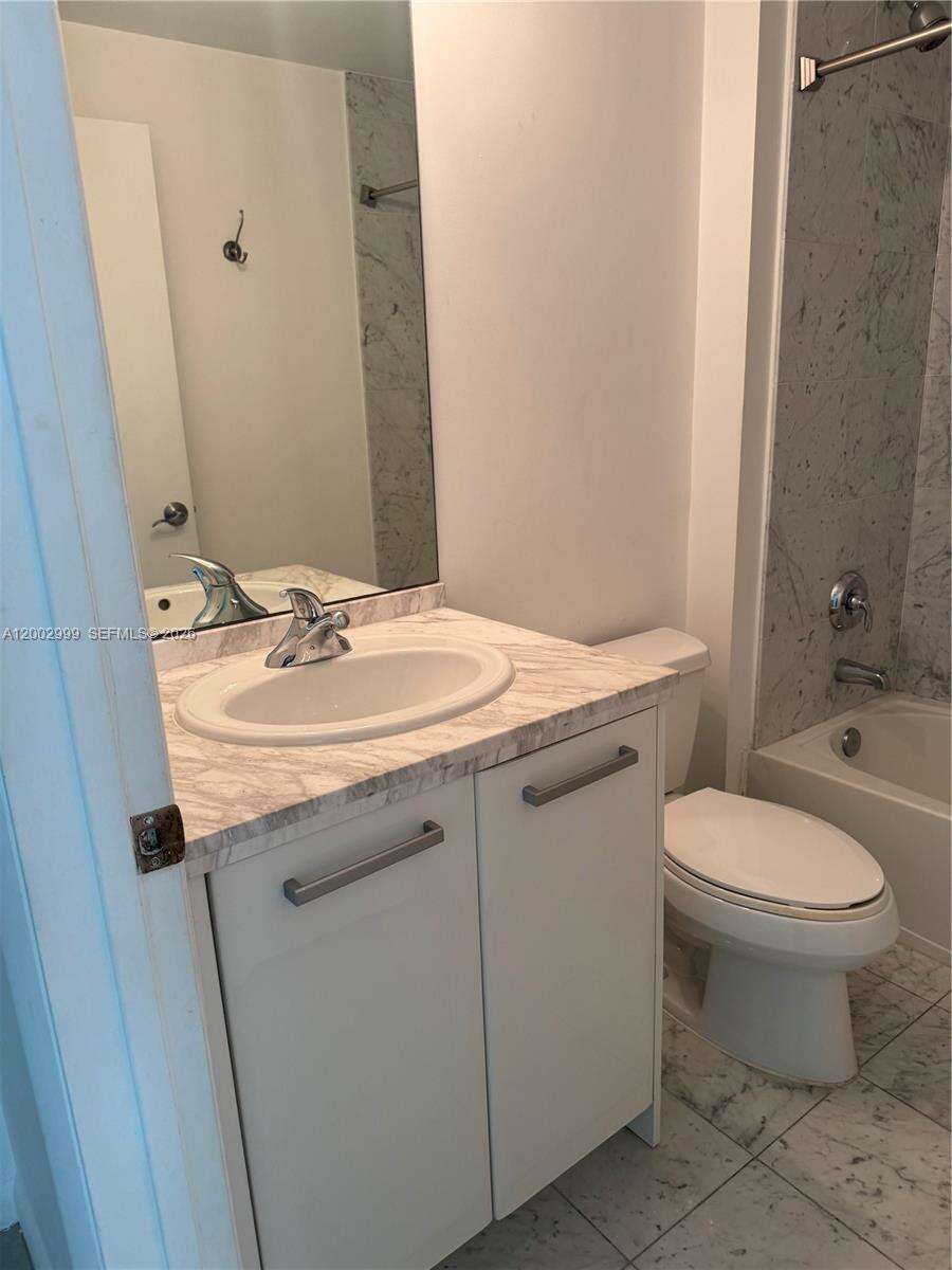 Vizcayne South at 253 2 St, Miami, FL 33132 - For Rent photo 8