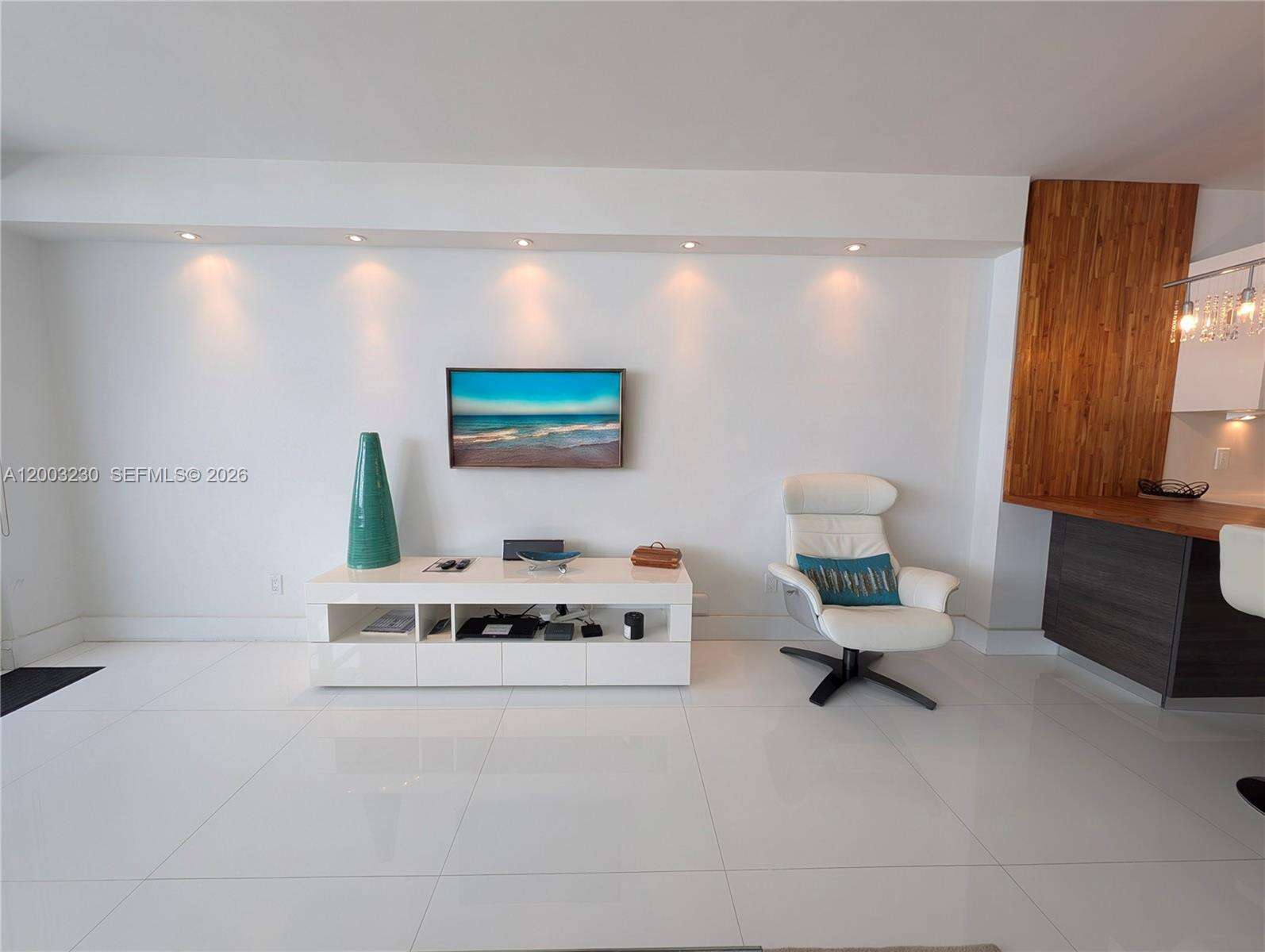 Decoplage at 100 Lincoln Rd, Miami Beach, FL 33139 - For Rent photo 2